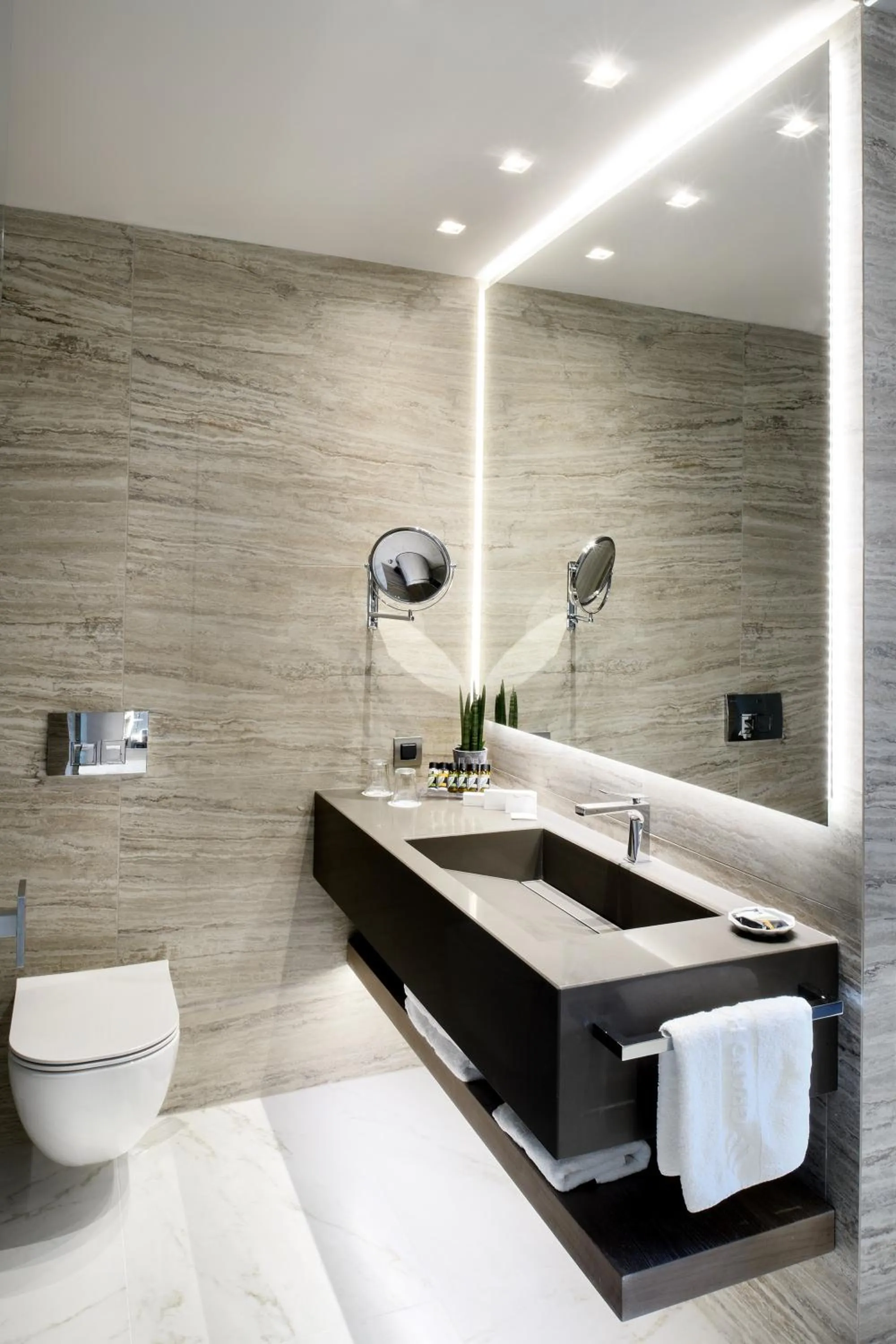 Toilet in Grand Hotel Palace