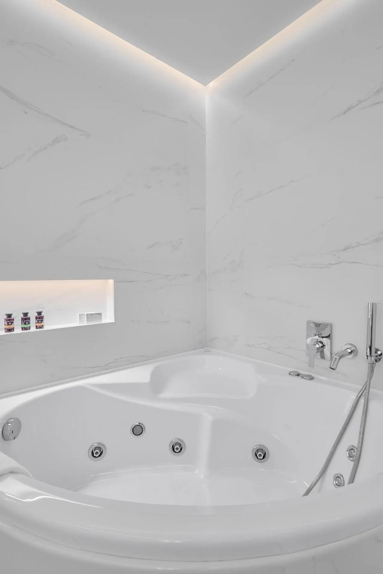 Bath in Grand Hotel Palace