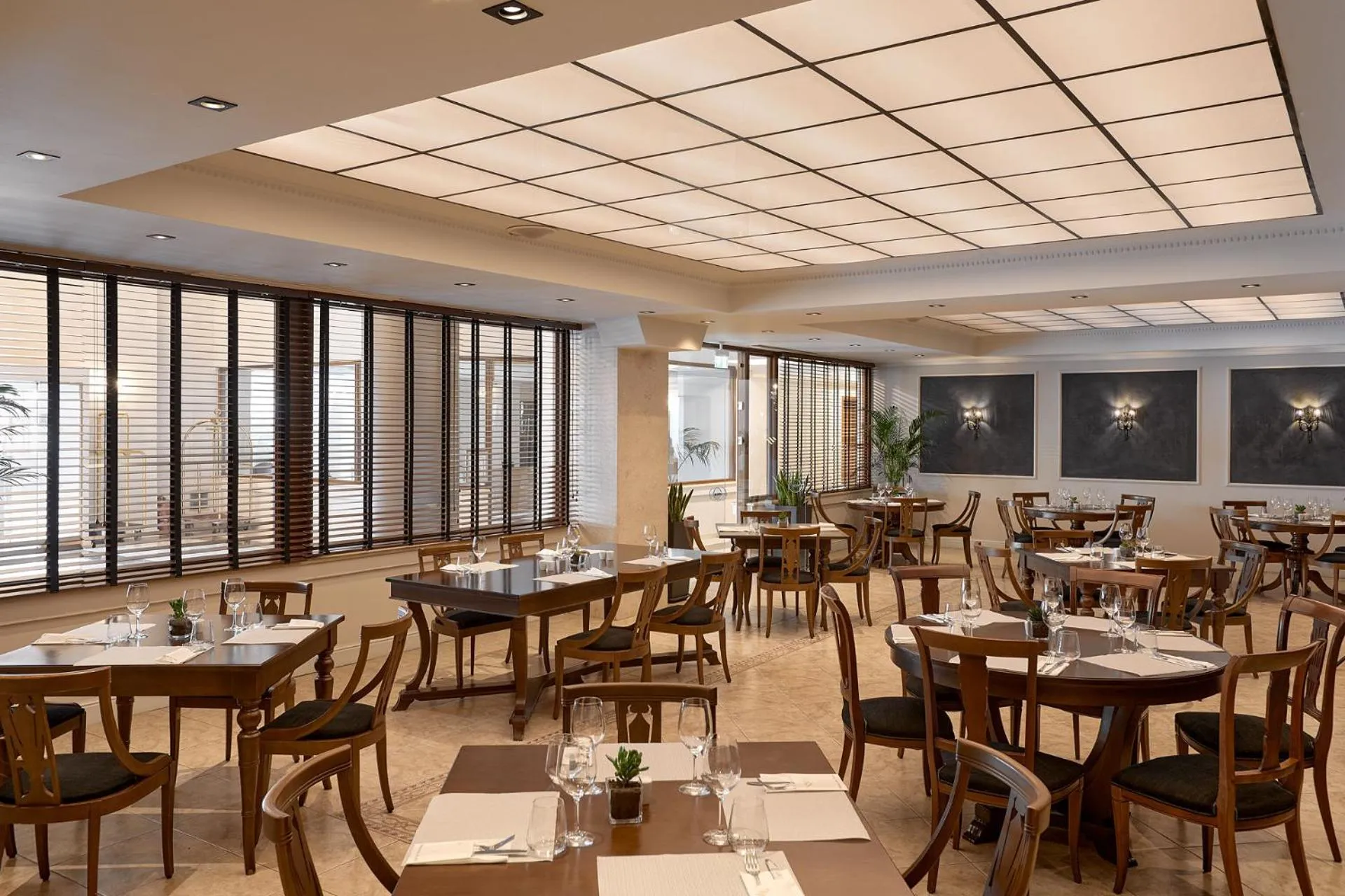 Restaurant/places to eat in Grand Hotel Palace