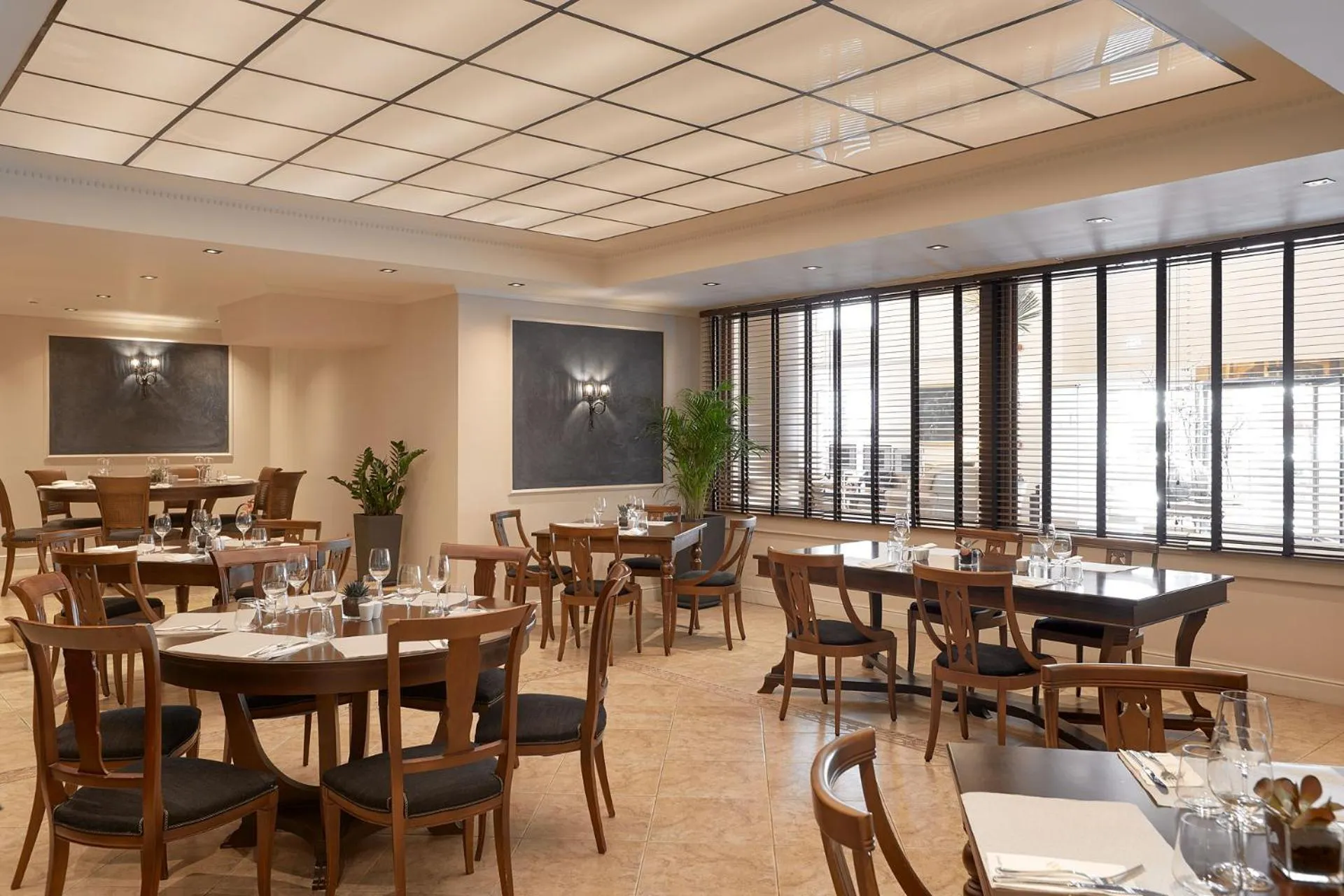 Restaurant/places to eat in Grand Hotel Palace