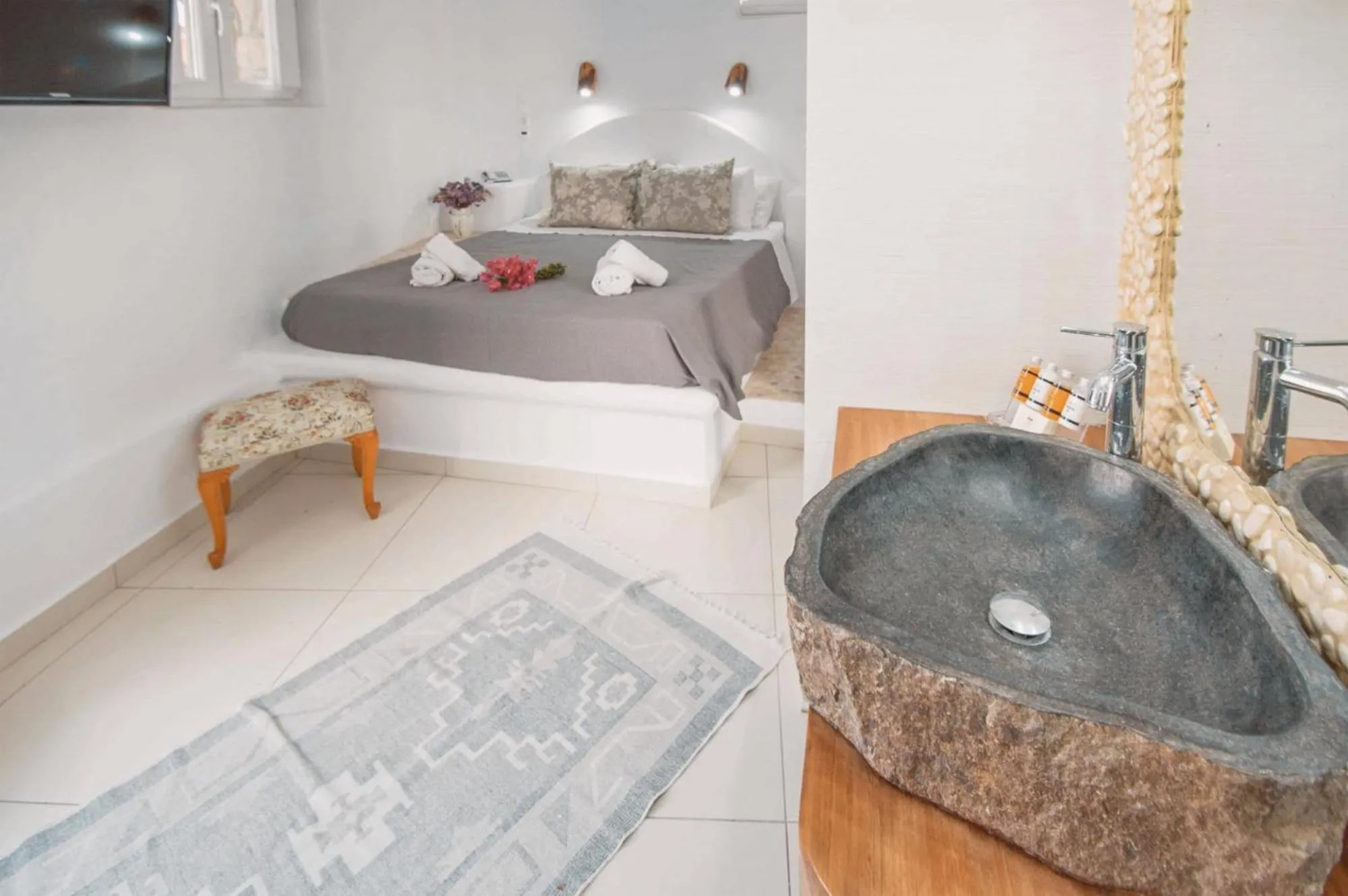 Photo of the whole room, Bed in Villa Konstantin Rooms & Suites