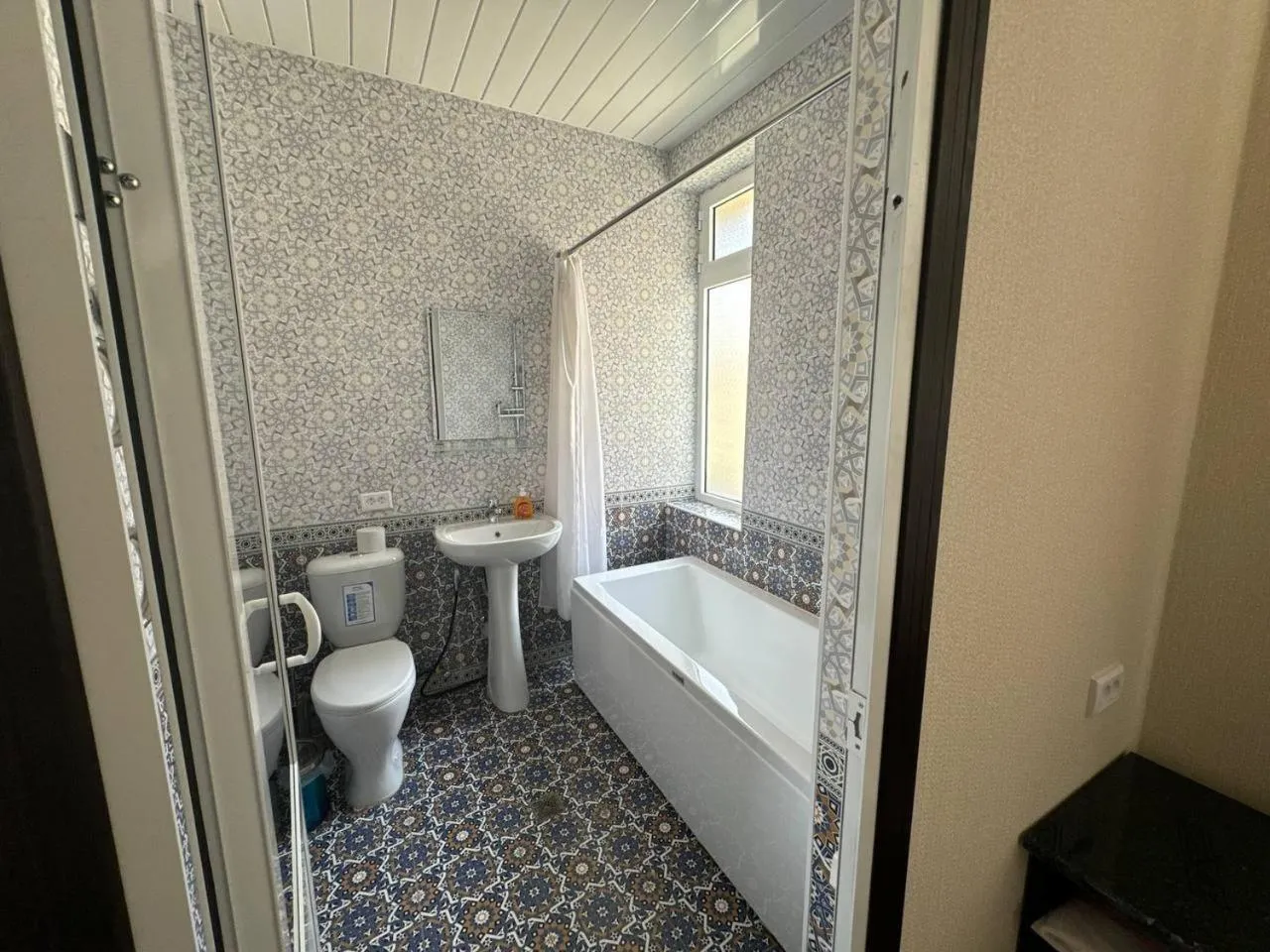 Bathroom in Qamar Hotel