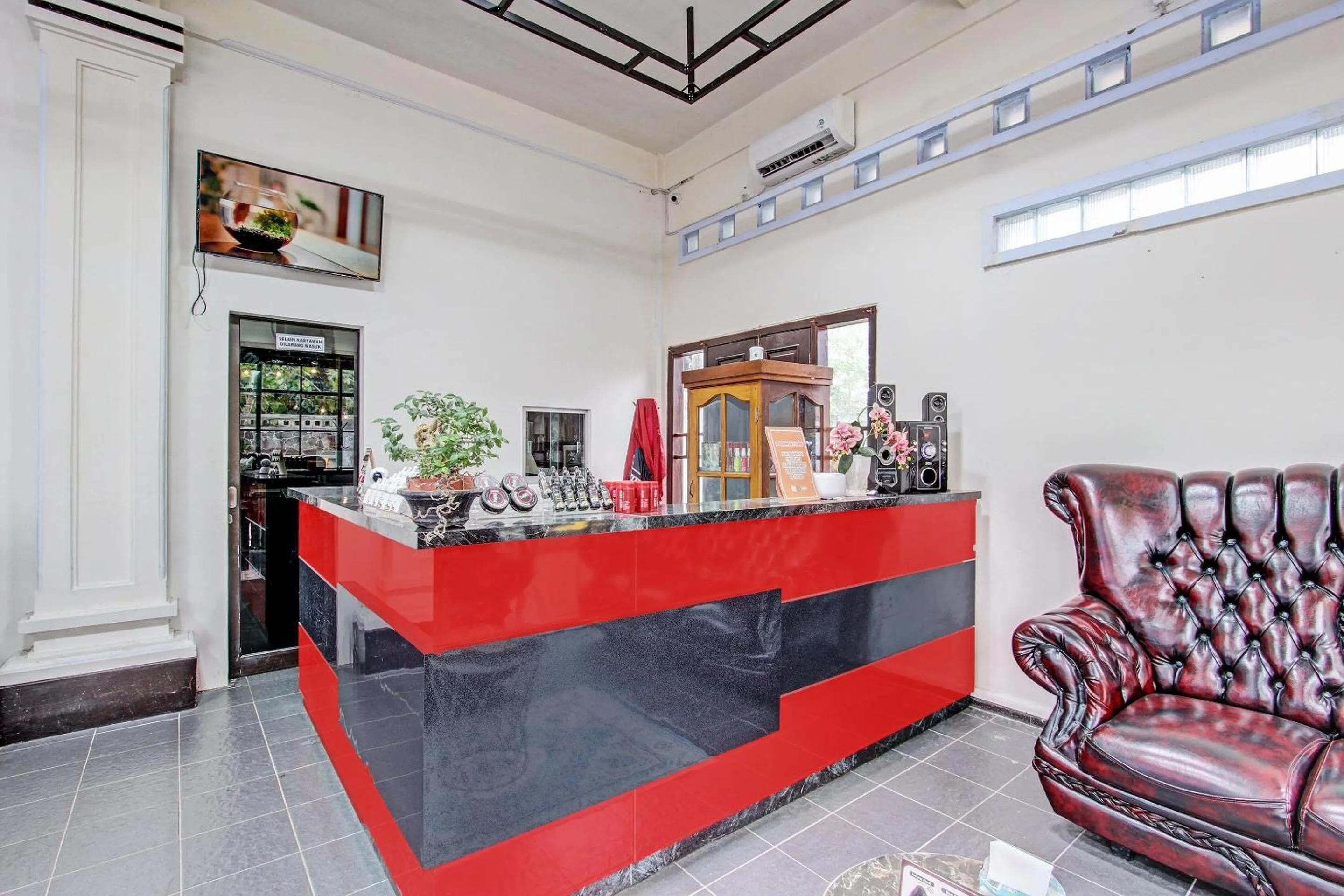 Lobby or reception in OYO Life 92184 Mr Brown Homestay