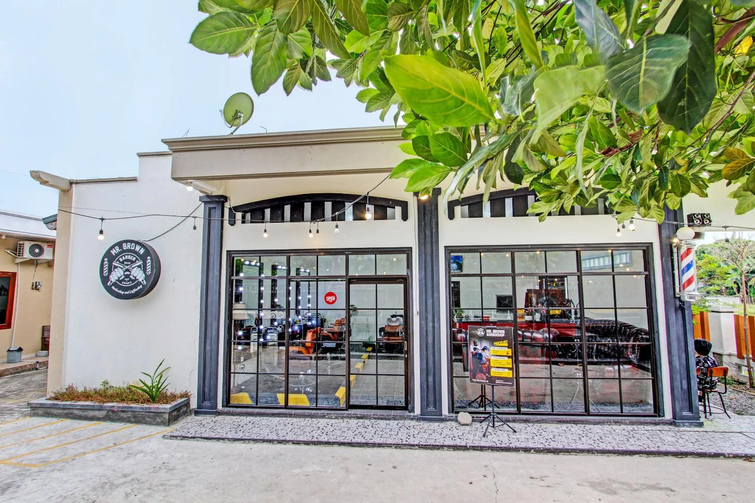 Facade/entrance in OYO Life 92184 Mr Brown Homestay