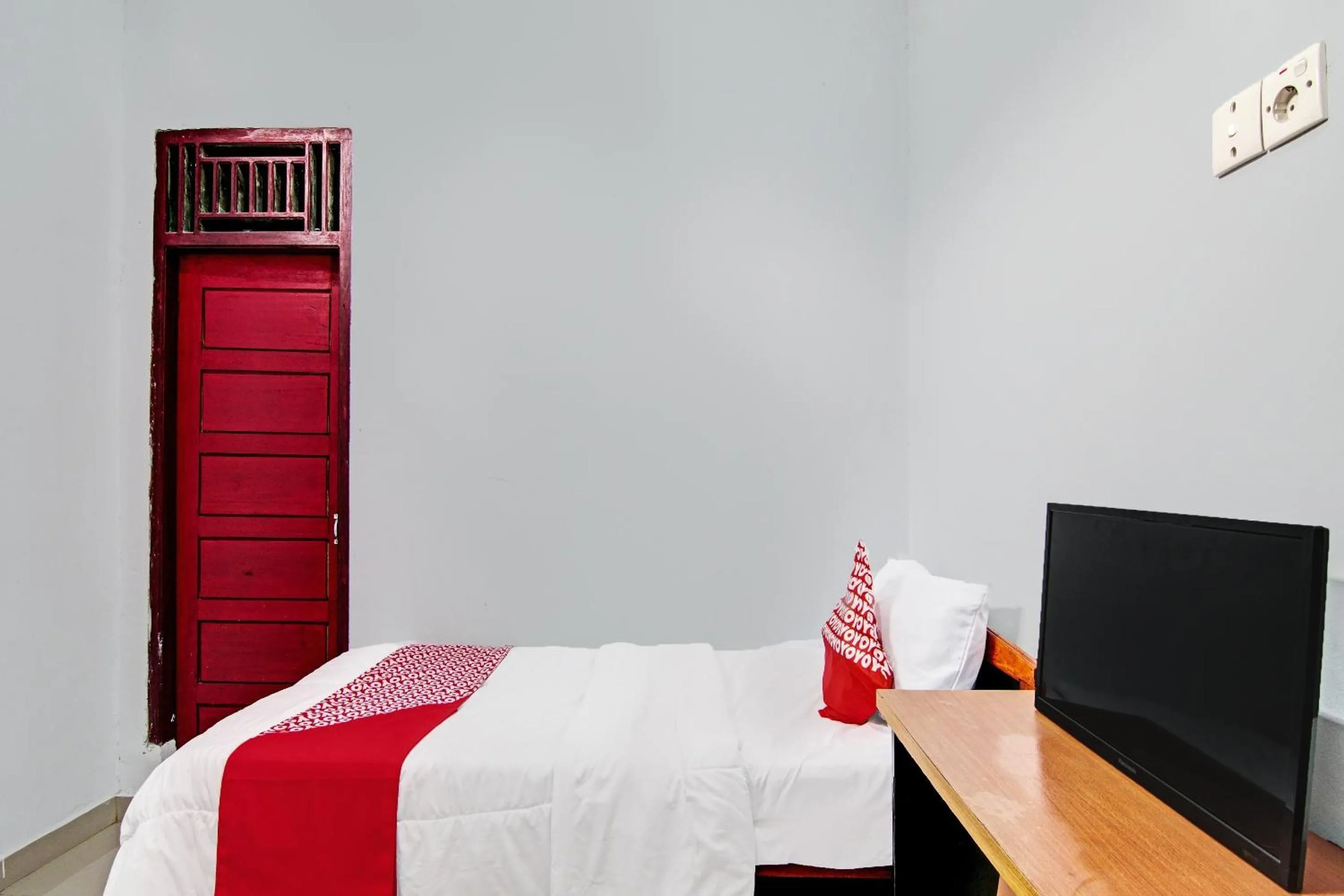 Bedroom, Bed in Hotel O Wisma Cendana Syariah Near PASAR FLAMBOYAN