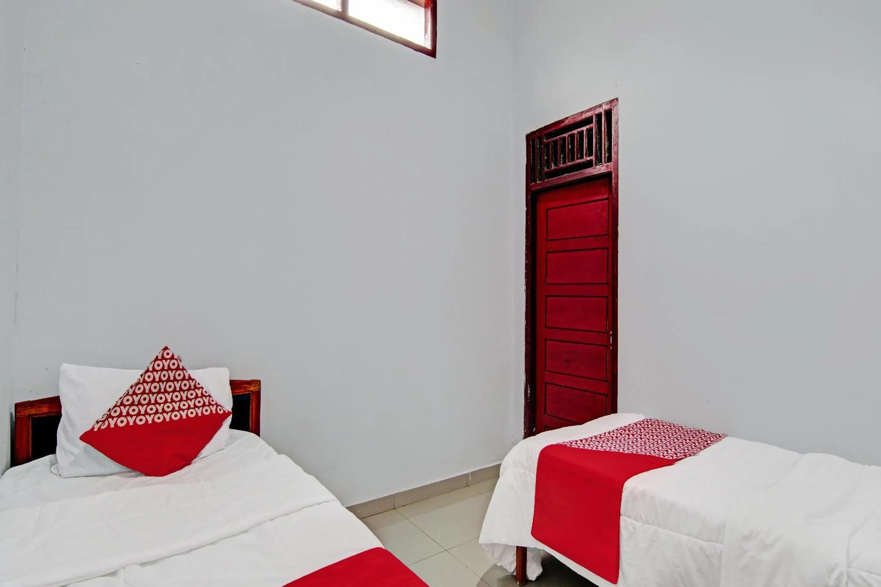 Bedroom, Bed in Hotel O Wisma Cendana Syariah Near PASAR FLAMBOYAN