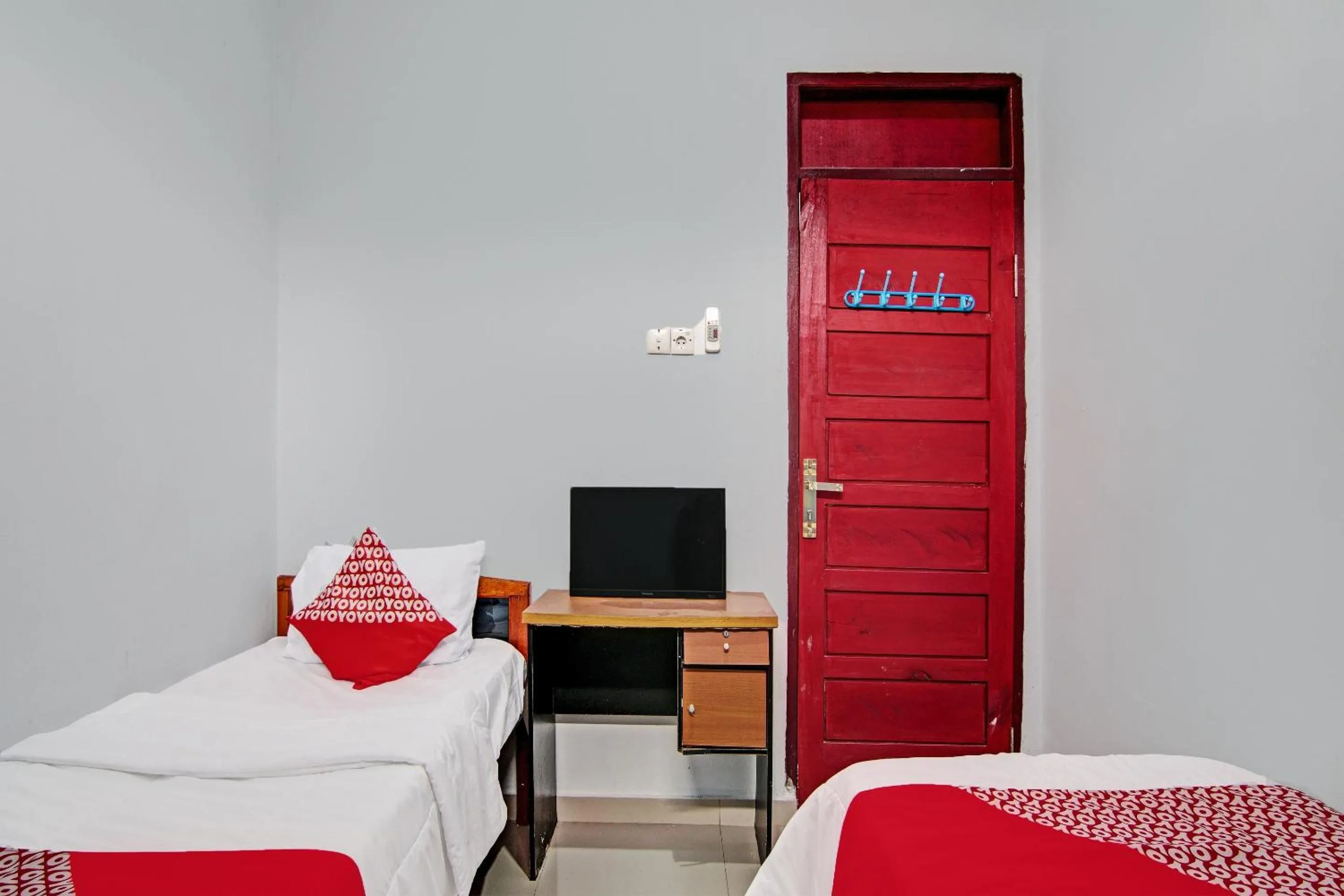 Bedroom, Bed in Hotel O Wisma Cendana Syariah Near PASAR FLAMBOYAN