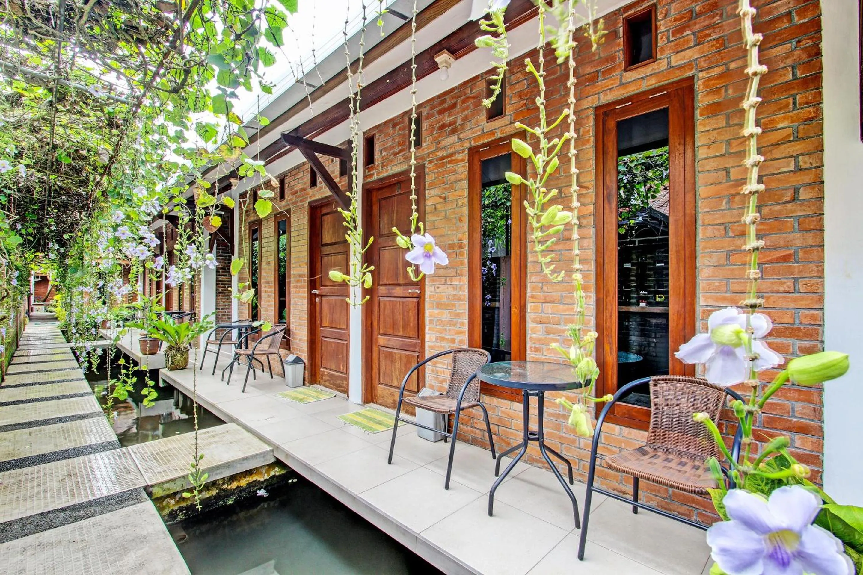 Lobby or reception in Hotel O Nayo Homestay Syariah