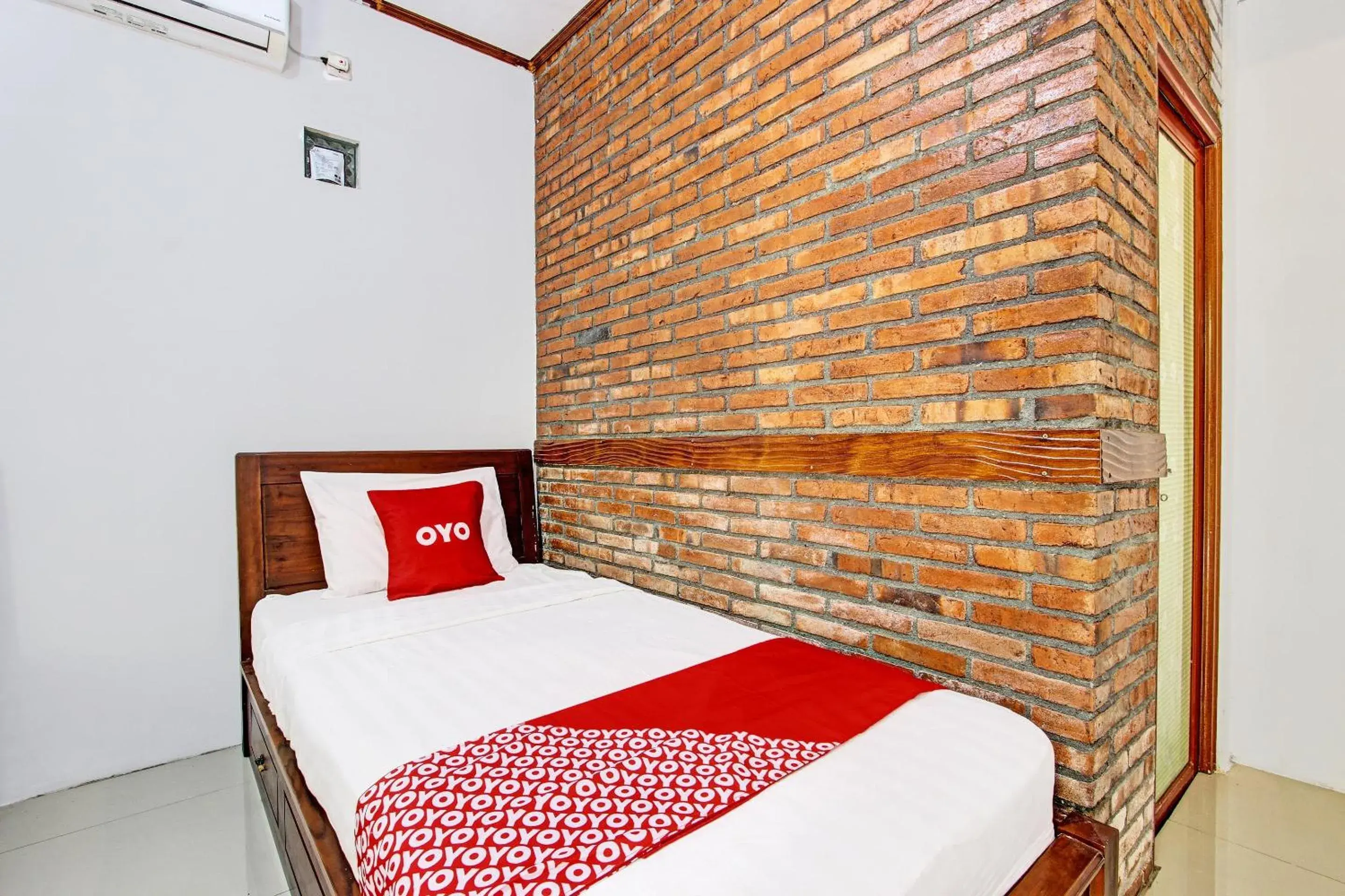 Delxue Twin Room in Hotel O Nayo Homestay Syariah Delxue Twin Room in Hotel O Nayo Homestay Syariah