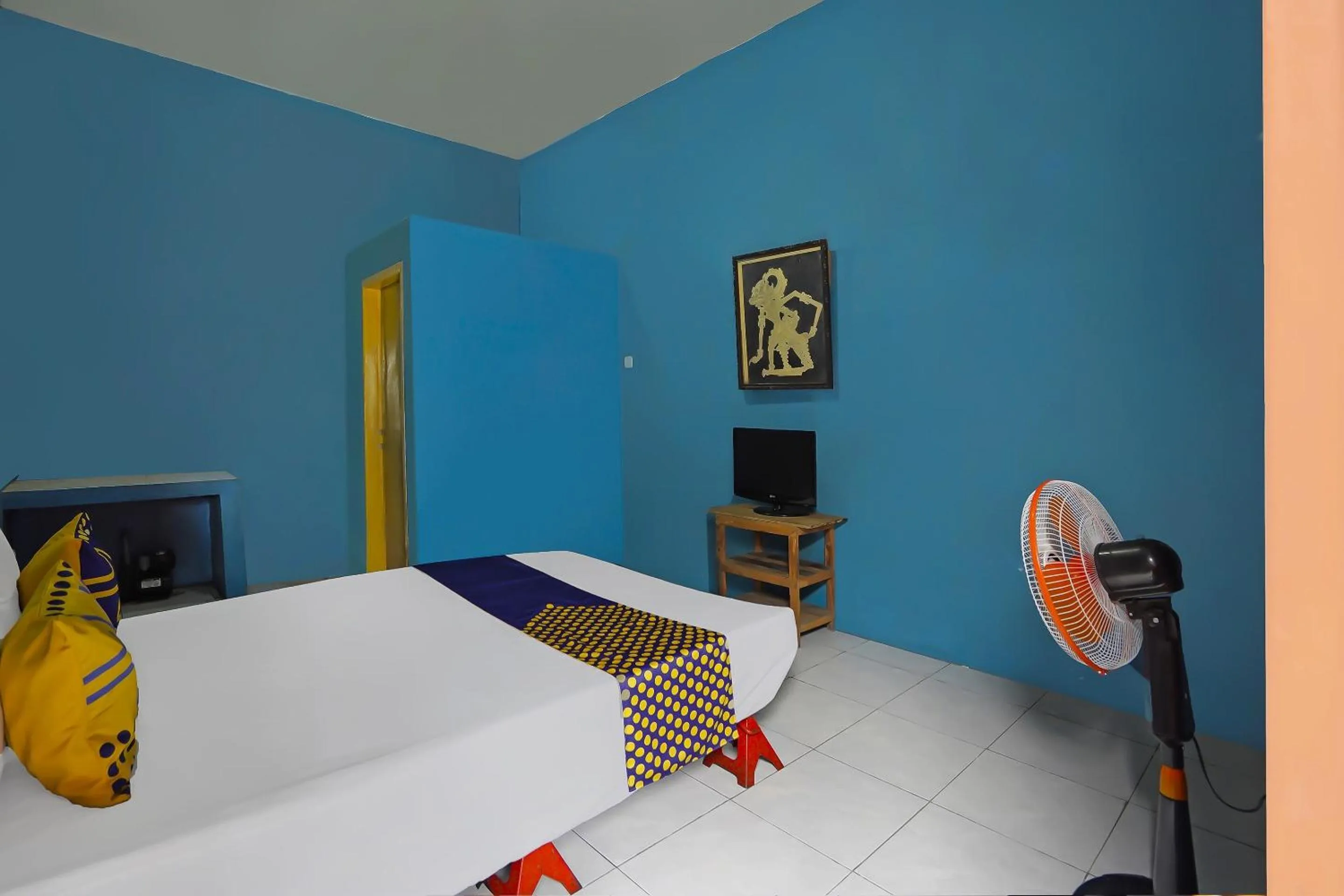 Bedroom, Bed in Hotel O Kost Auto Syariah Anggaswangi