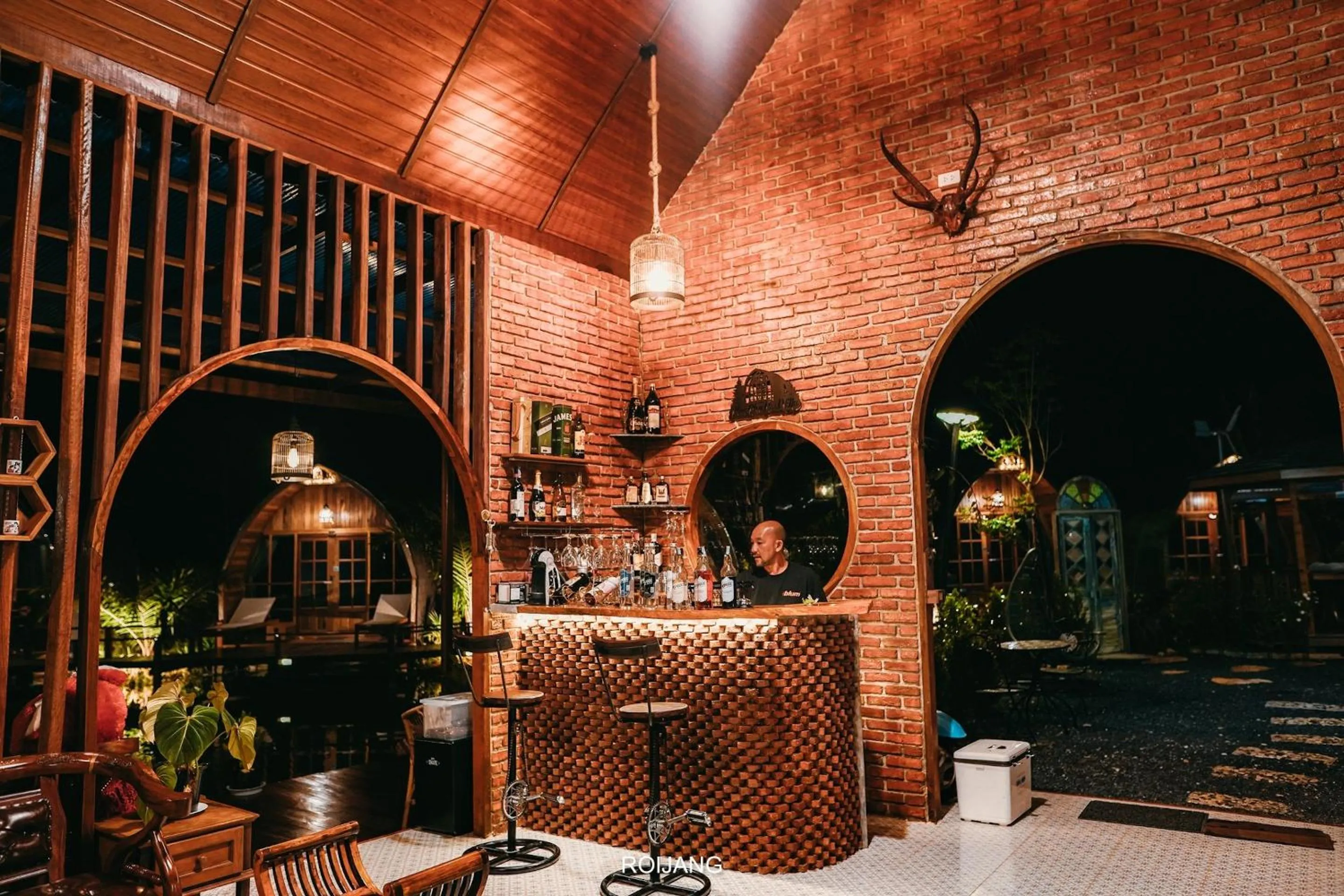 Restaurant/places to eat in Plaiphu Pool Villas