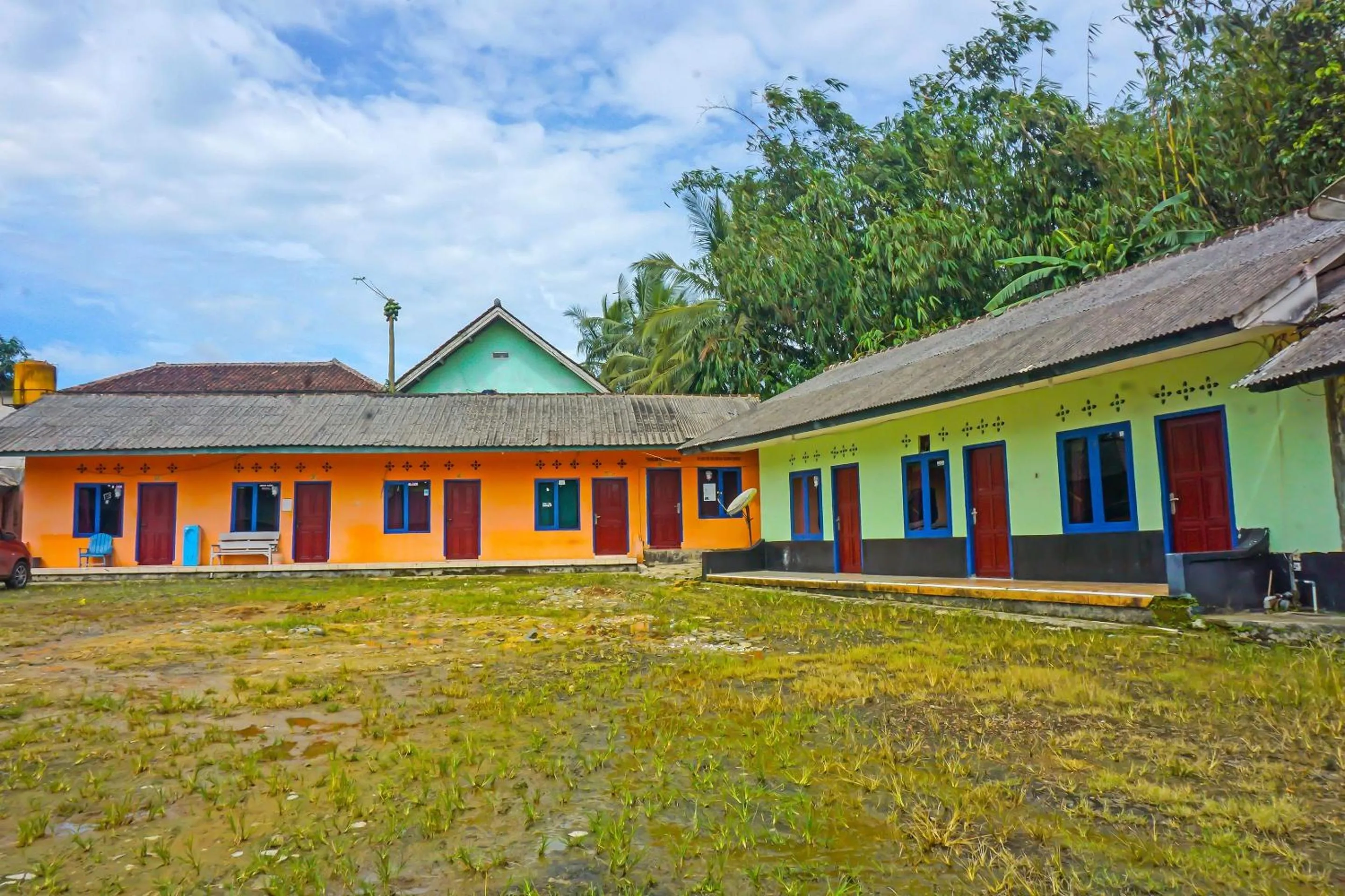 Facade/entrance in Hotel O Penginapan Berkah Mandiri Syariah