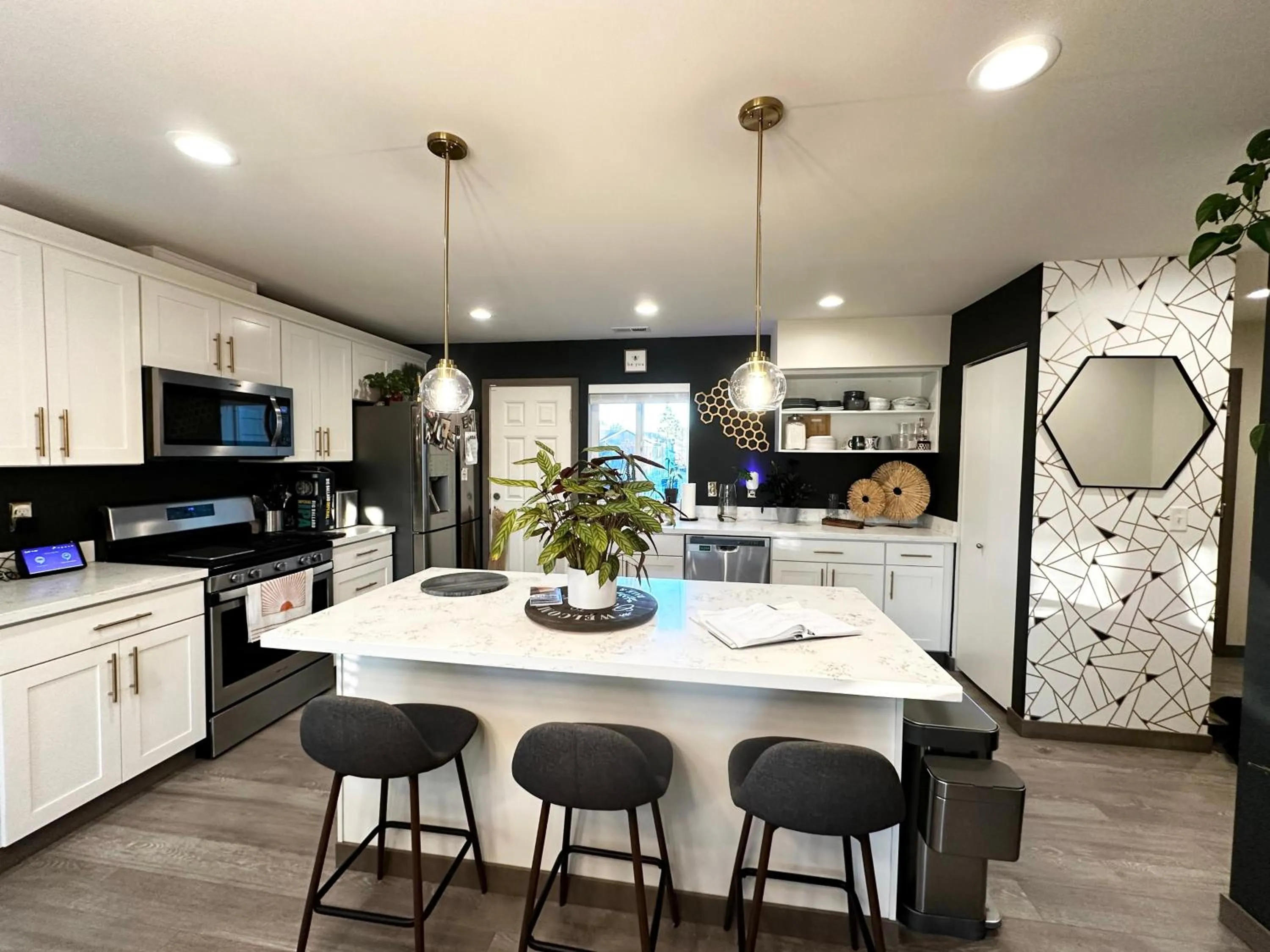 Kitchen or kitchenette in Central Tacoma Homestay with breakfast included -private room-