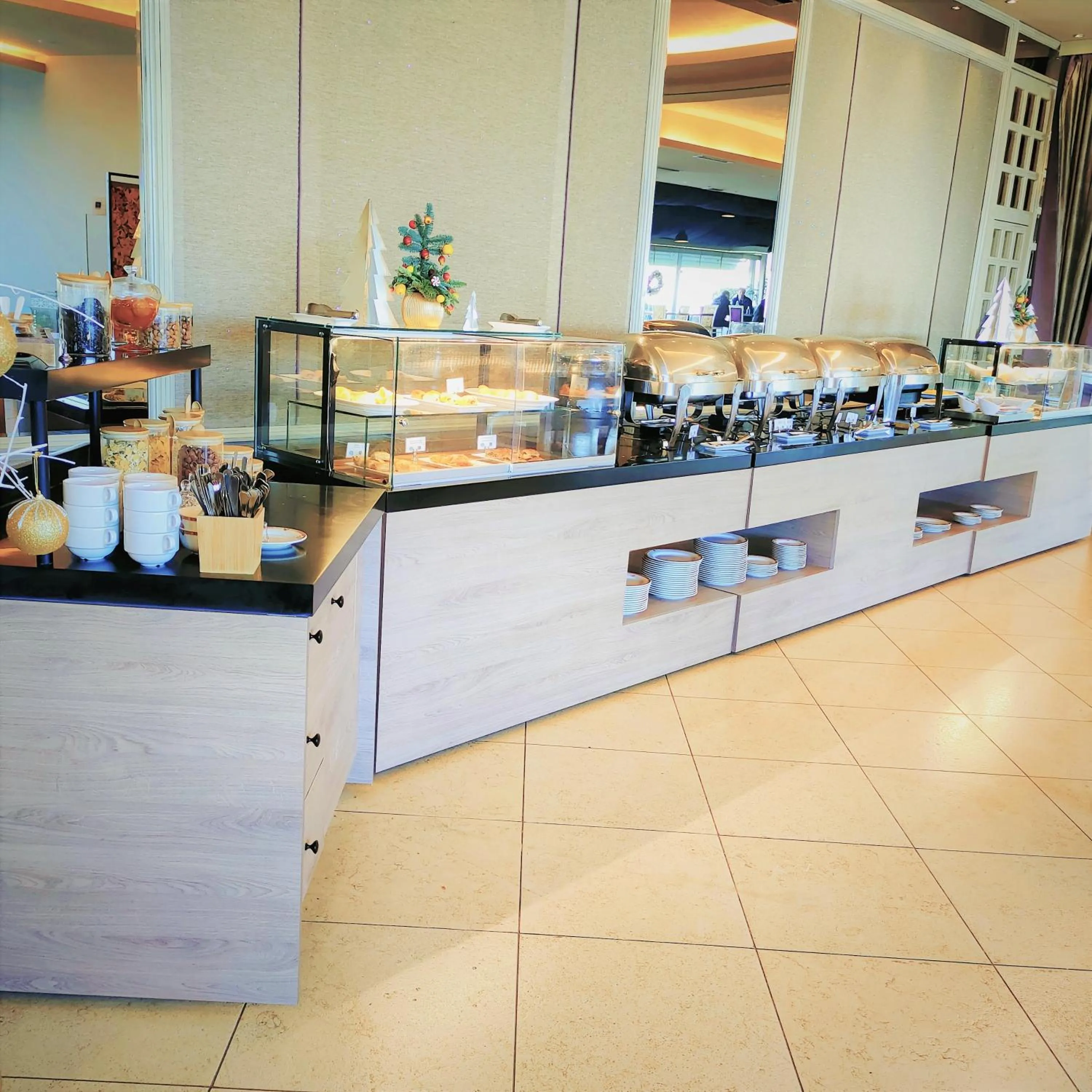 Restaurant/places to eat in Hotel Panorama