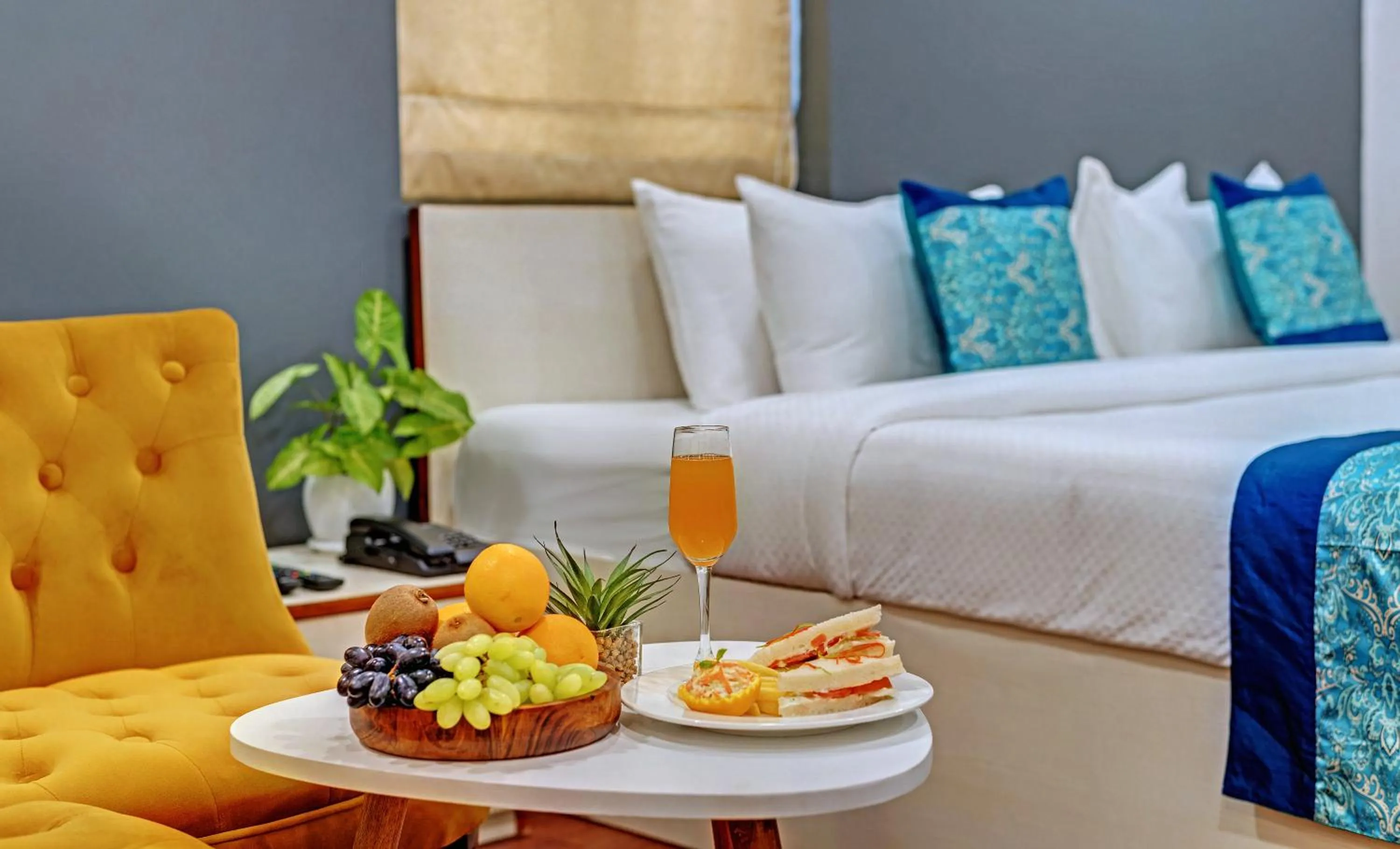 Food and drinks, Bed in De Garland Palolem - AM Hotel Kollection