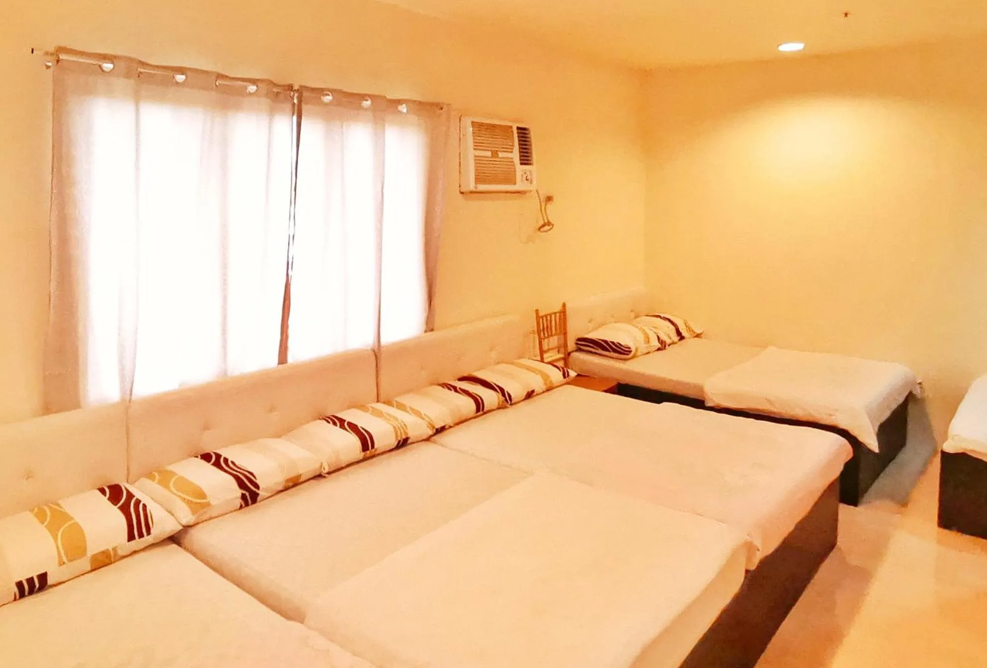 Bed in RedDoorz @ Jackie’s Hotel & Restaurant