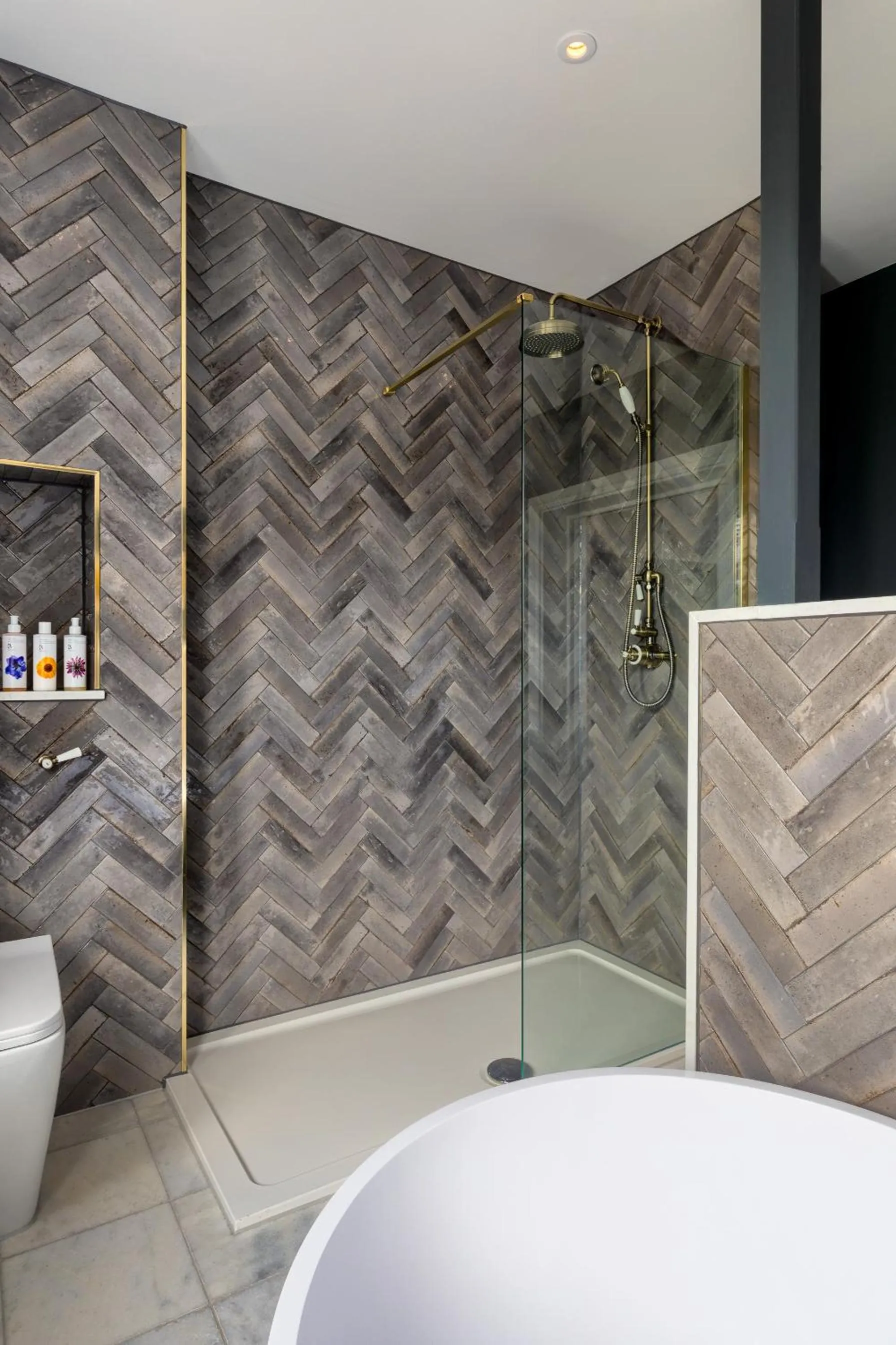 Bathroom in The White Hart Wadhurst