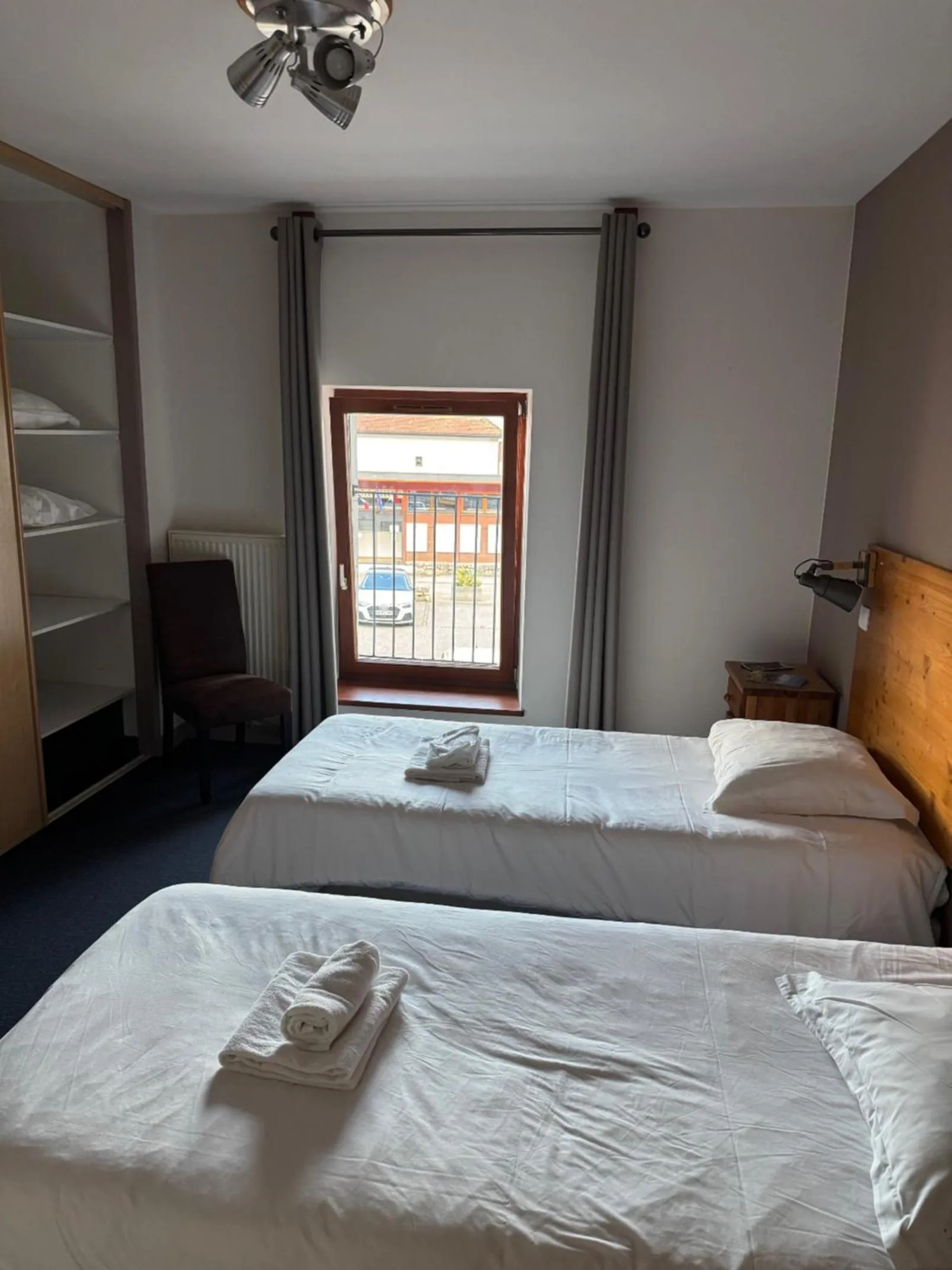 Bed in Auberge Communale de la Fruitière