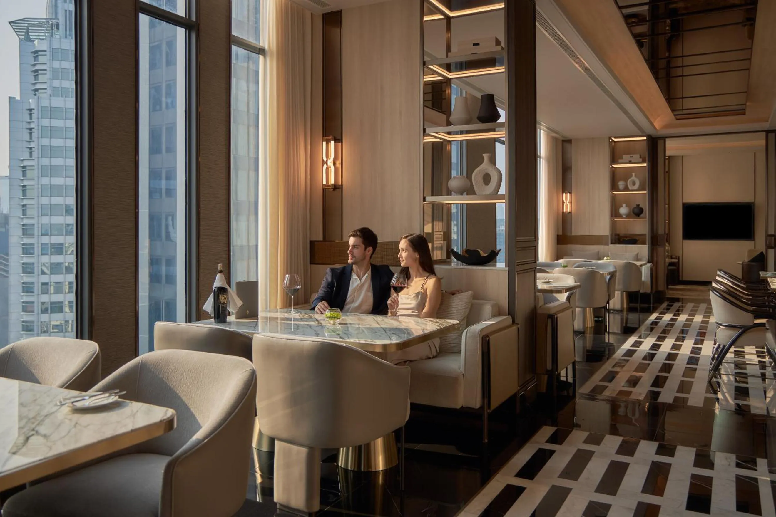Lounge or bar in InterContinental Bangkok Sukhumvit by IHG