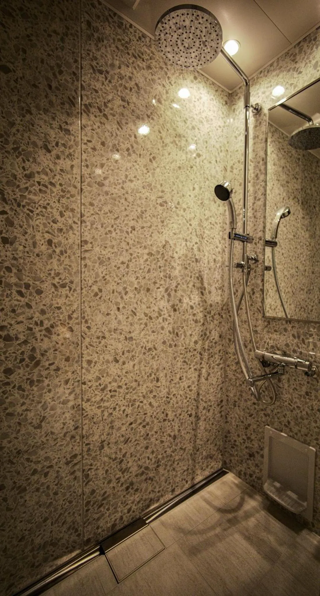 Shower in Miru Kyoto Gion