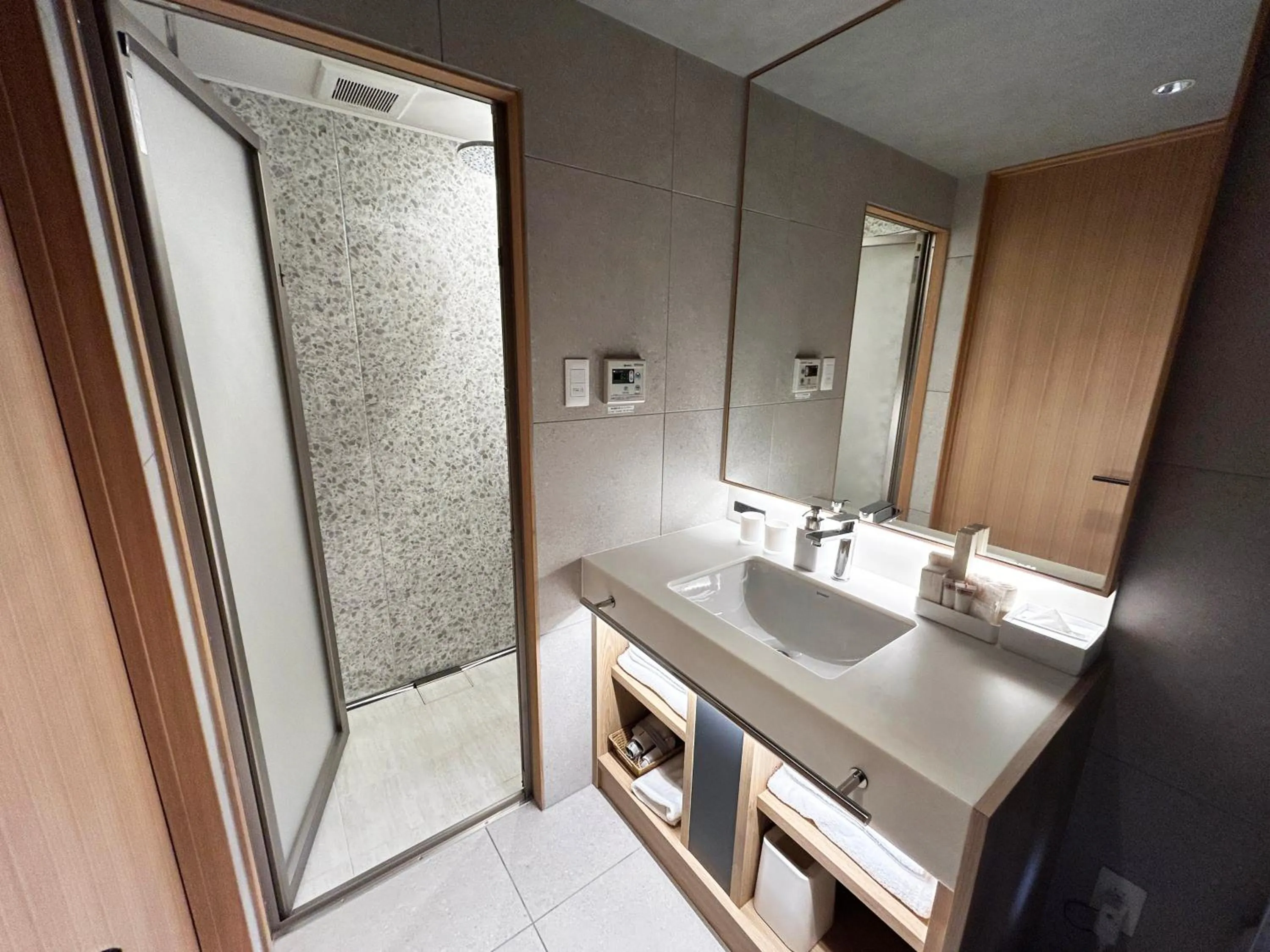 Shower in Miru Kyoto Gion