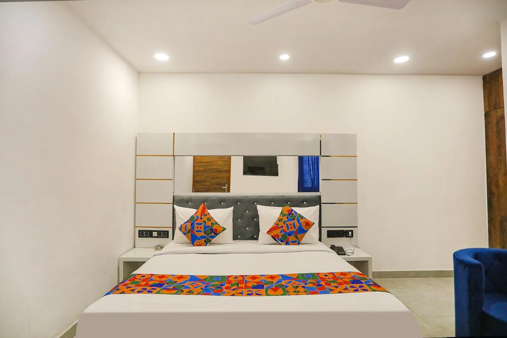 Bed in FabExpress F9 Noida Sector 27