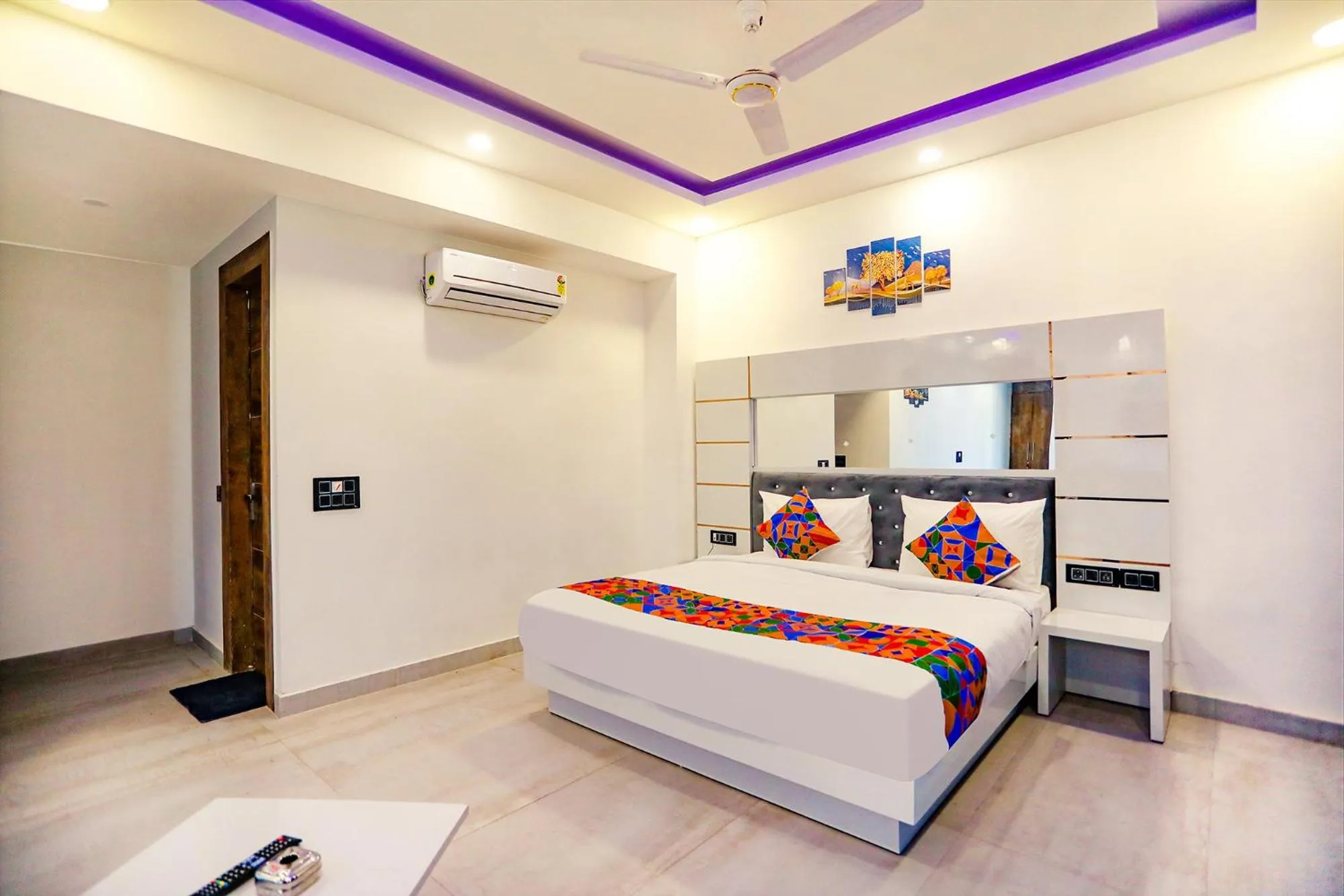 Photo of the whole room, Bed in FabExpress F9 Noida Sector 27