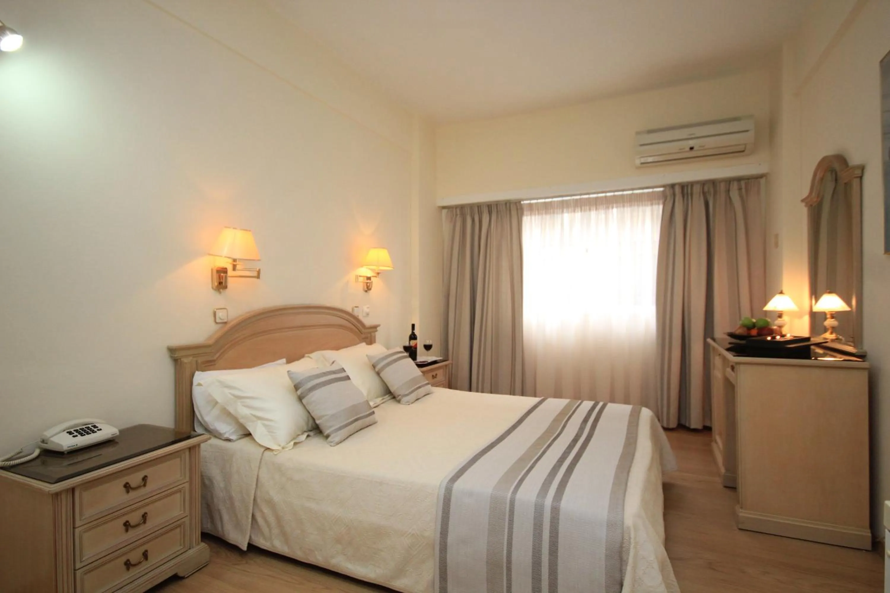 Photo of the whole room in Hellinis Hotel