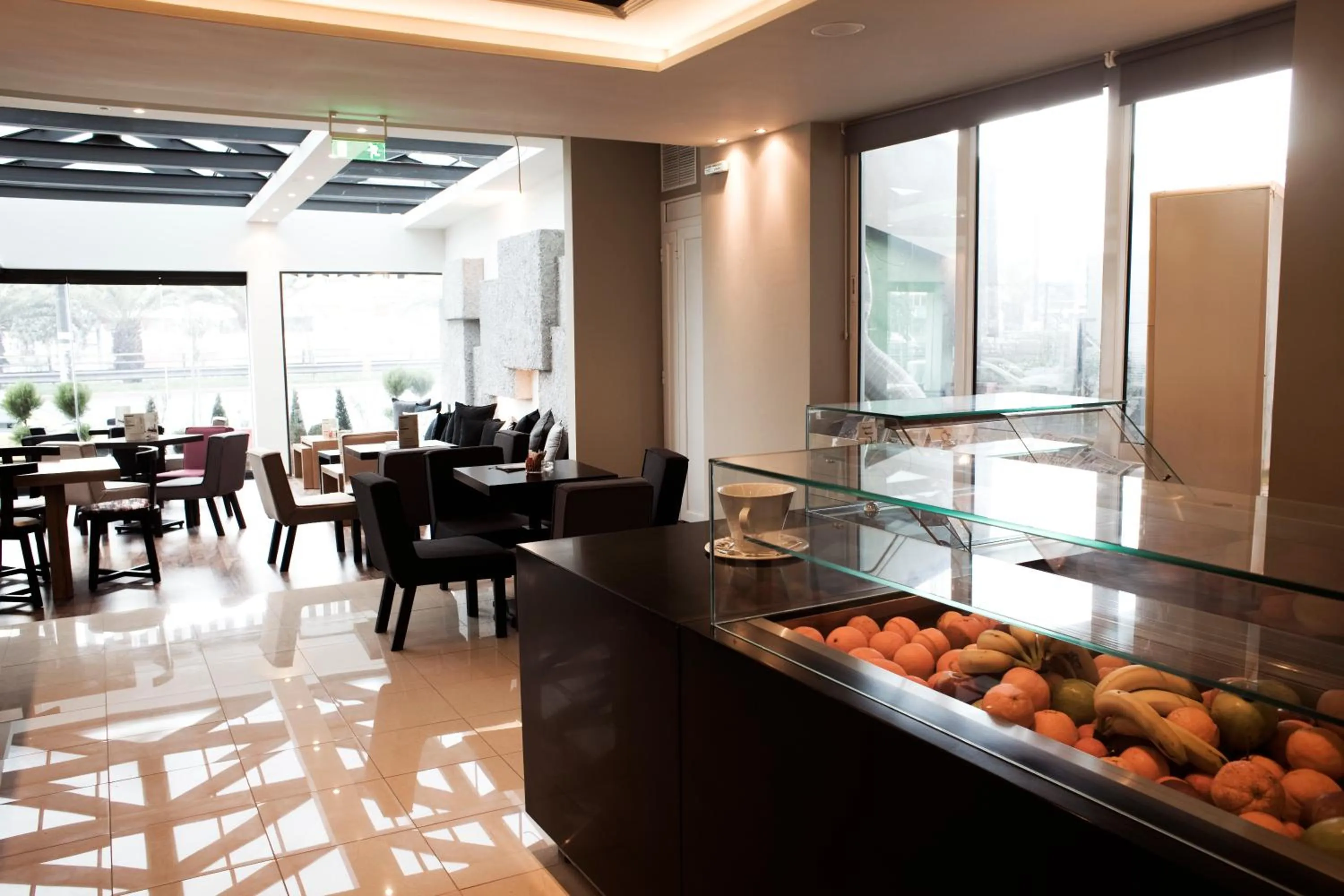 Restaurant/Places to Eat in Hellinis Hotel