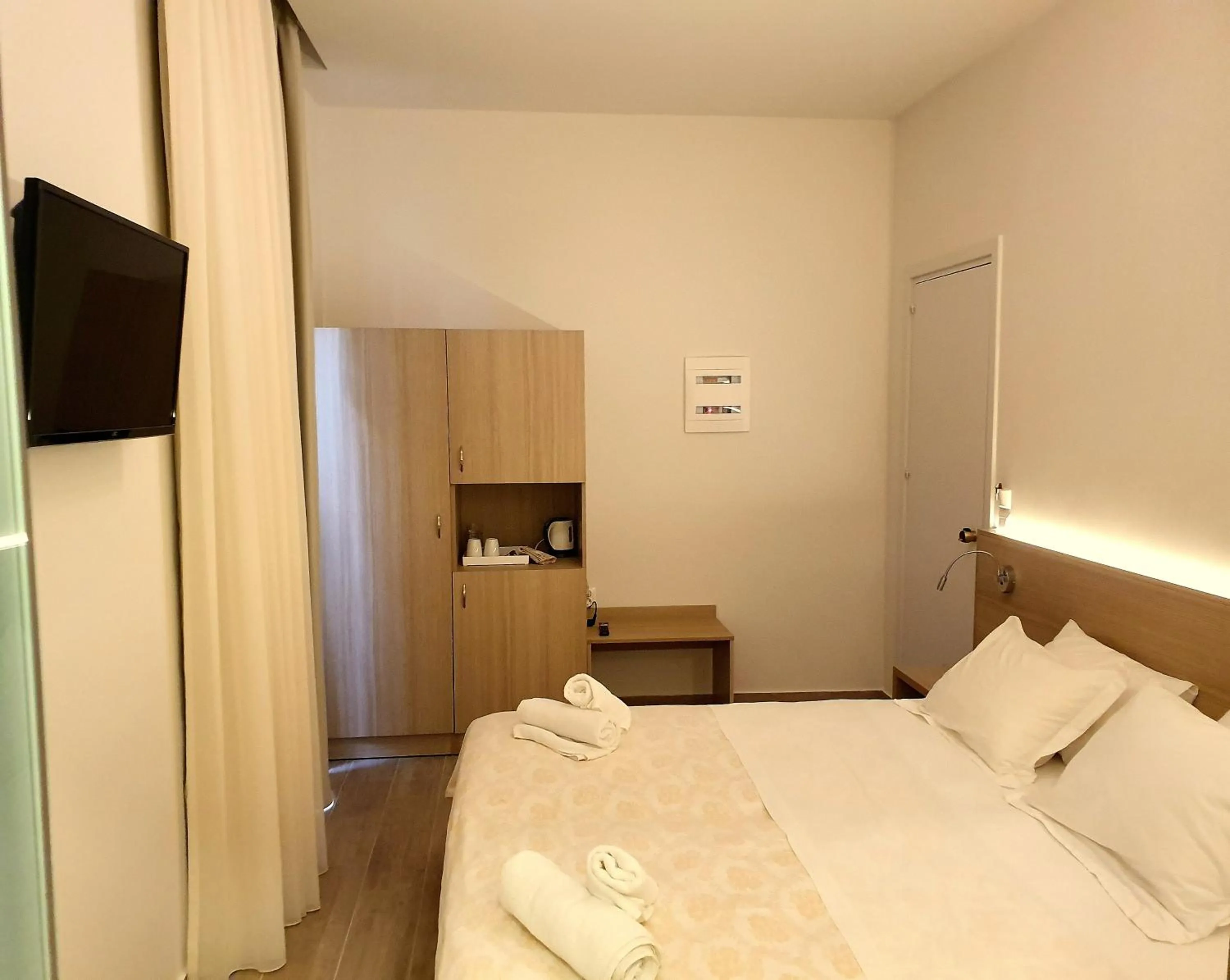Bedroom, Bed in Caravel Hotel Apartments