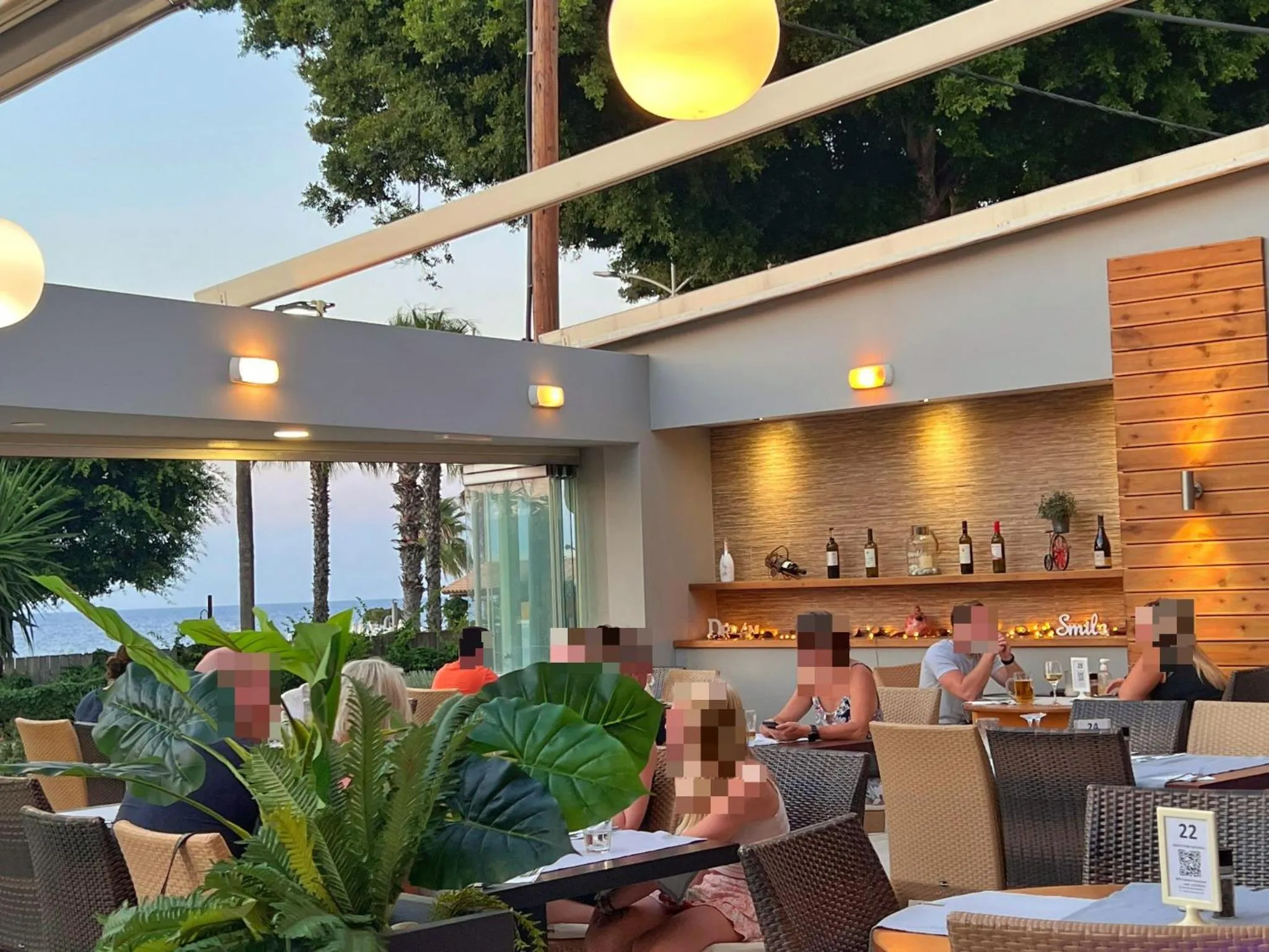 Restaurant/places to eat in Caravel Hotel Apartments