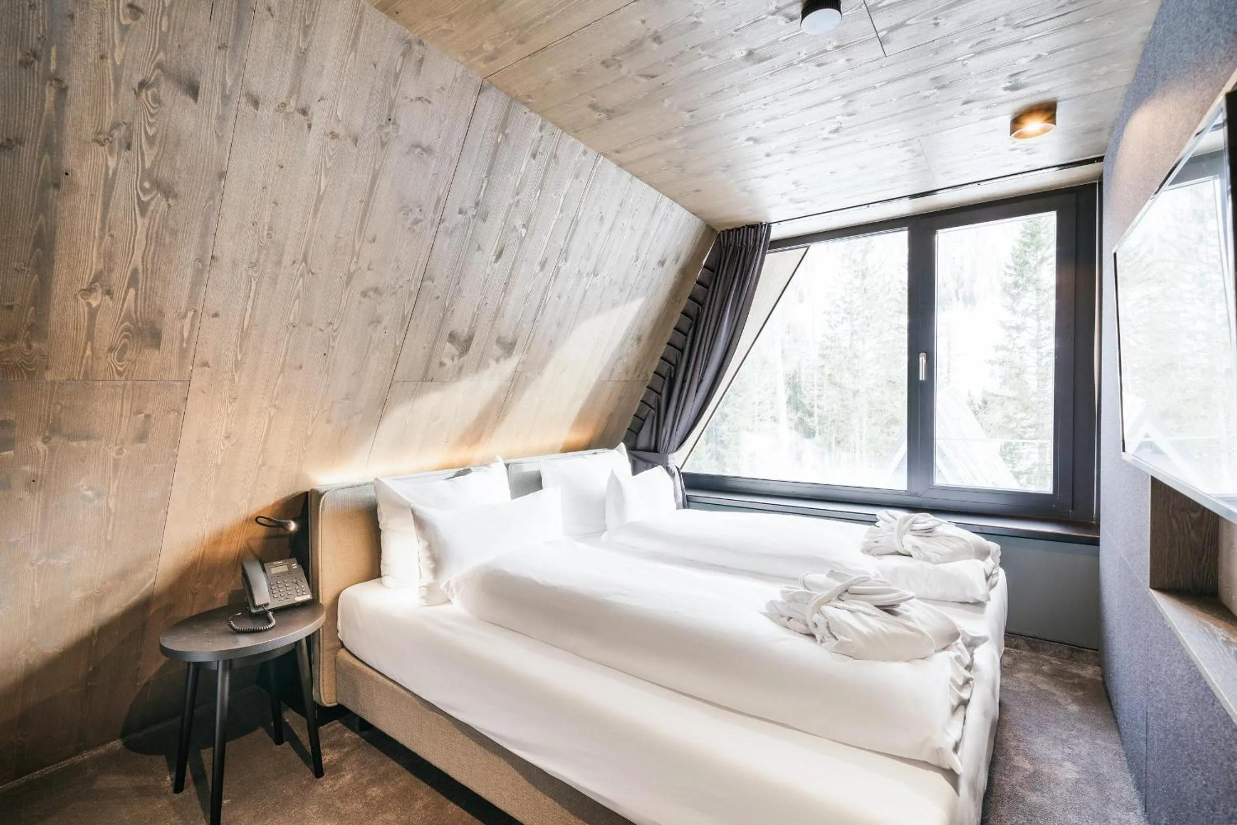 Photo of the whole room, Bed in TRIFORÊT alpin resort