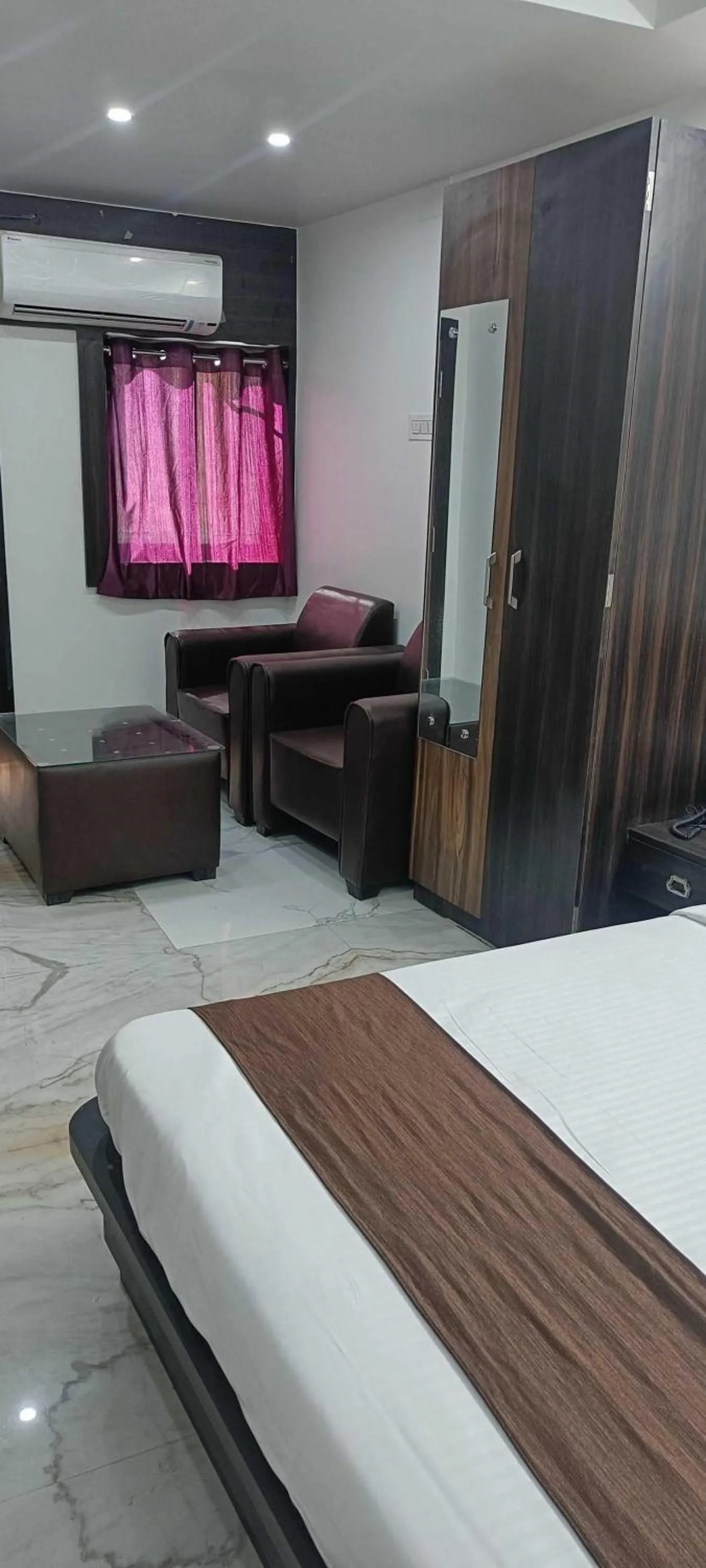 Bedroom in Super Hotel O Royal Inn