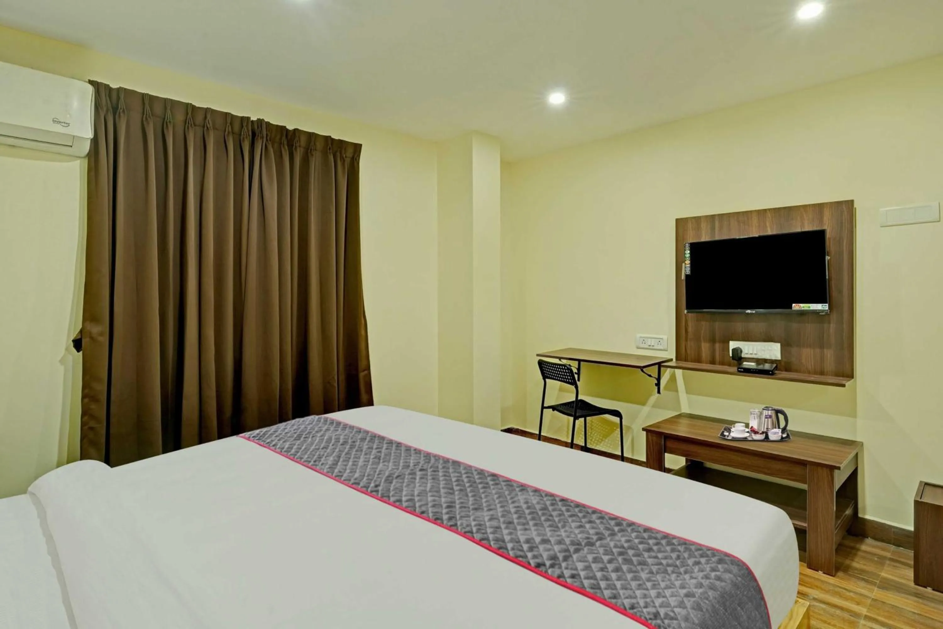 Bedroom in HOTEL O SHREYAS SHACK