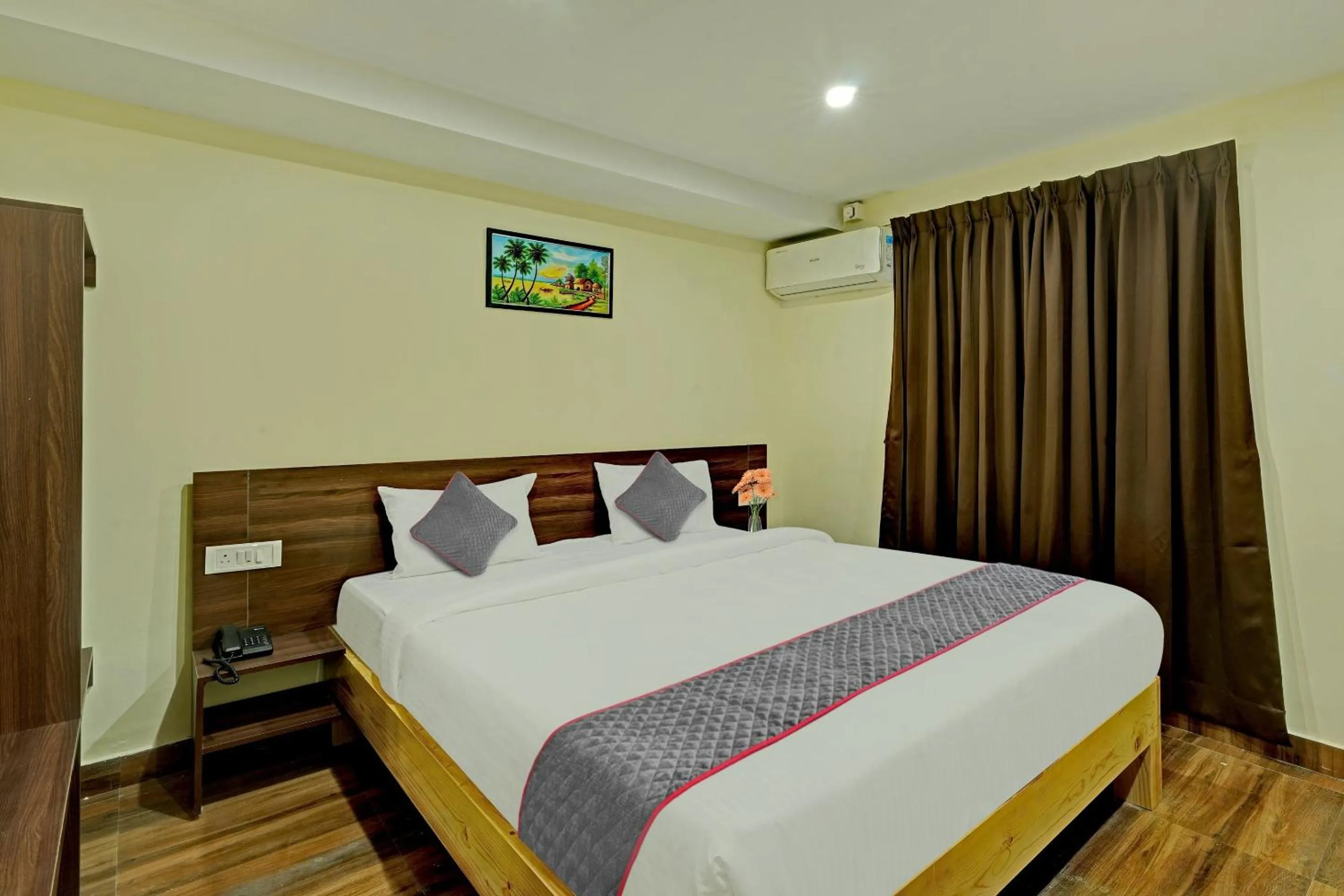 Bedroom in HOTEL O SHREYAS SHACK