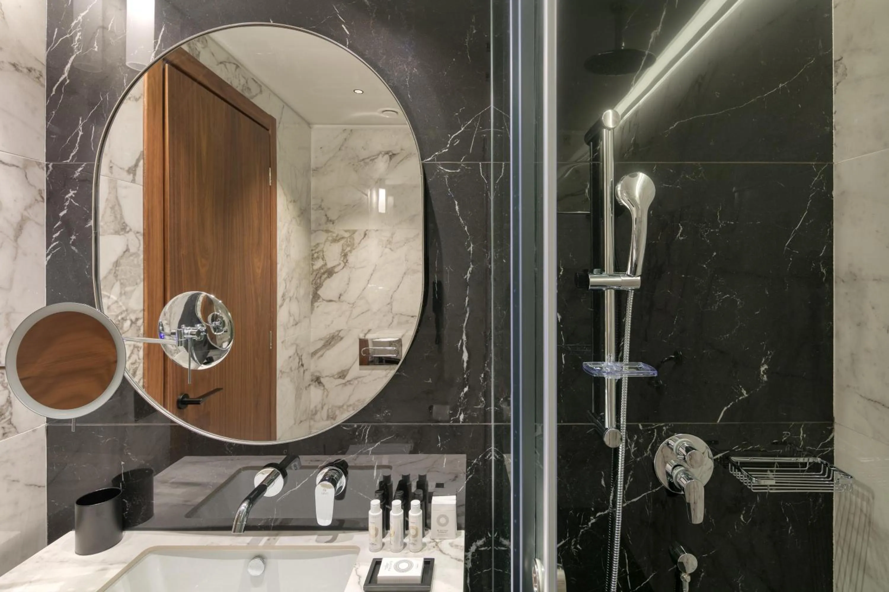 Photo of the whole room in Electra Palace Thessaloniki