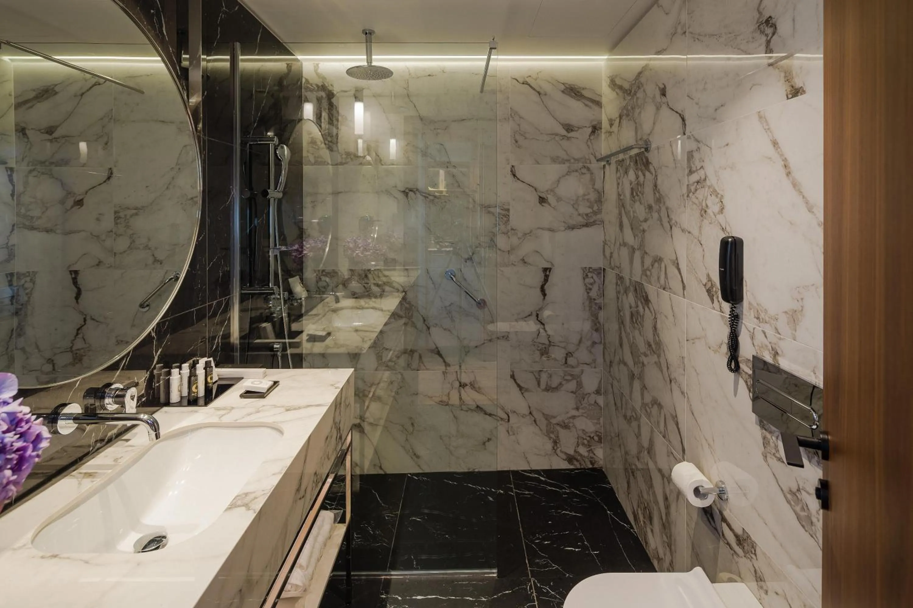 Bathroom in Electra Palace Thessaloniki