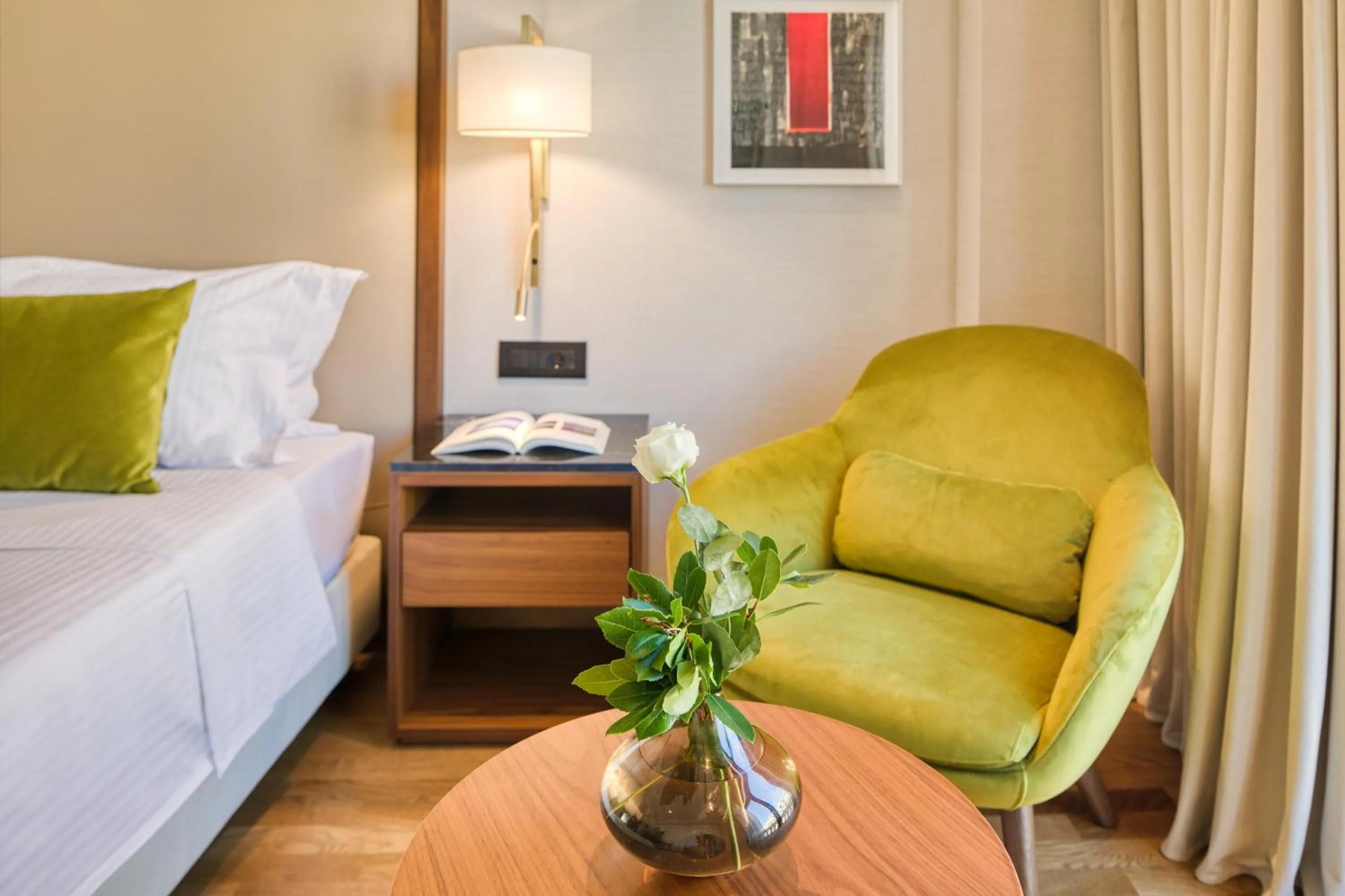 Photo of the whole room, Bed in Electra Palace Thessaloniki