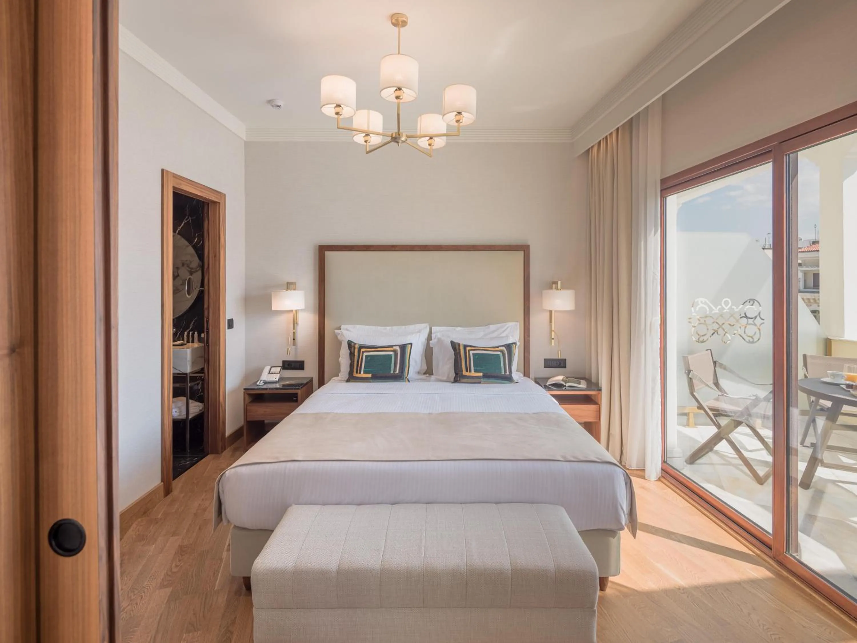 Photo of the whole room, Bed in Electra Palace Thessaloniki