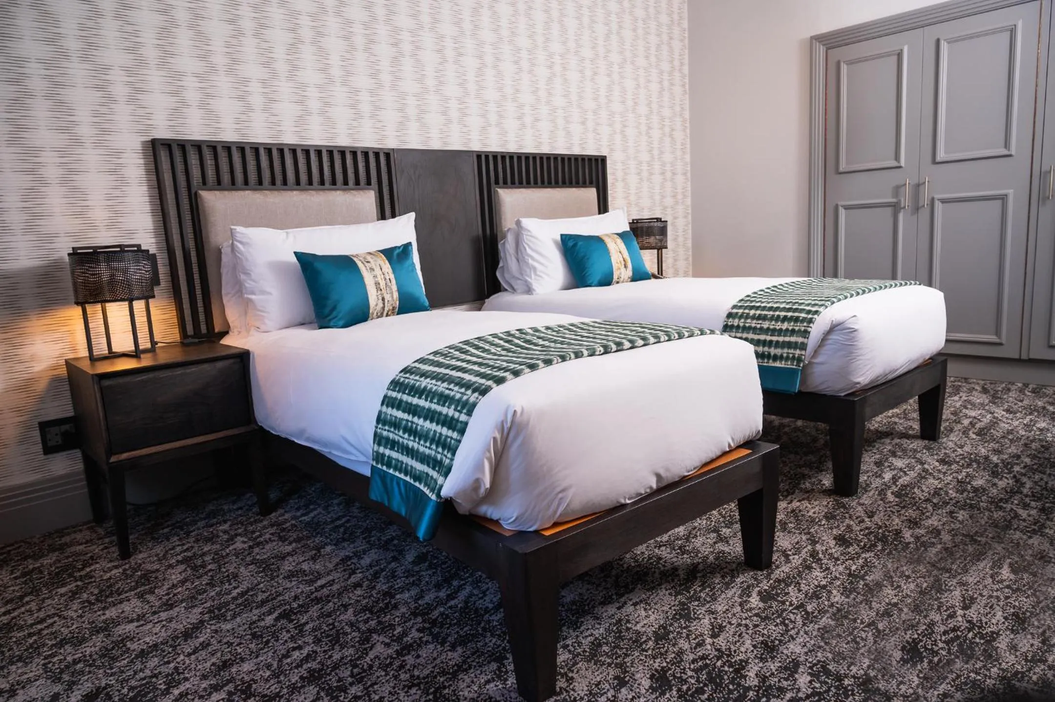 Bedroom, Bed in Golden Horse Hotel