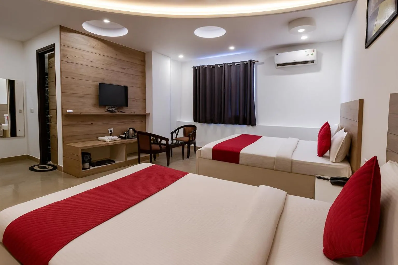 TV and multimedia, Bed in Hotel Good Luck by JMD Group