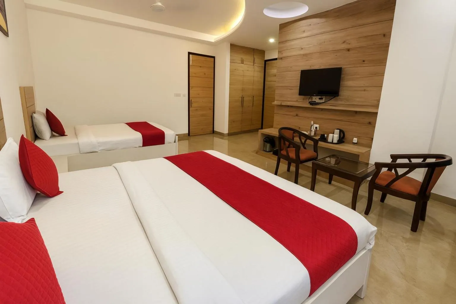 Bed in Hotel Good Luck by JMD Group