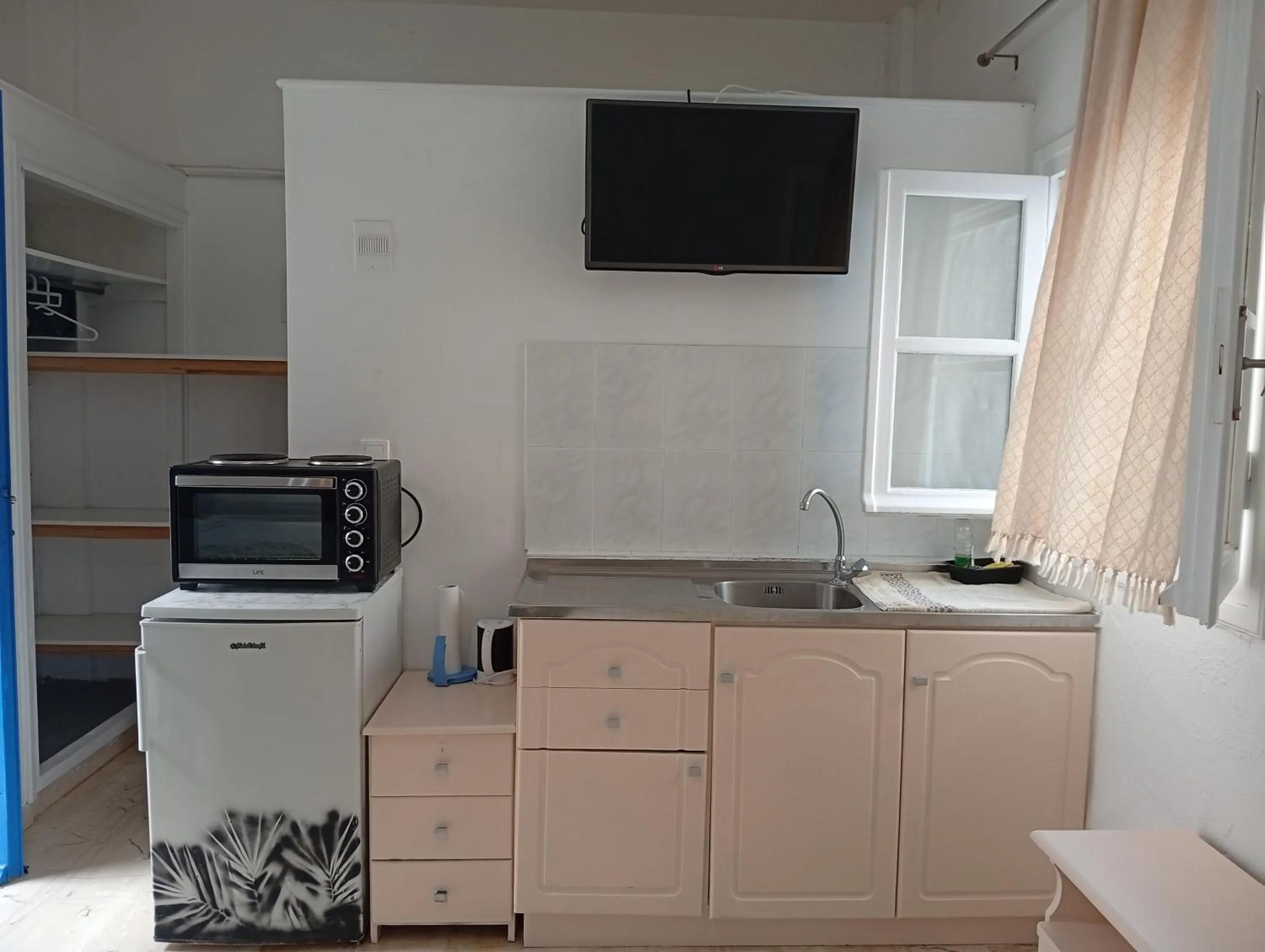 Kitchen or kitchenette in The Best