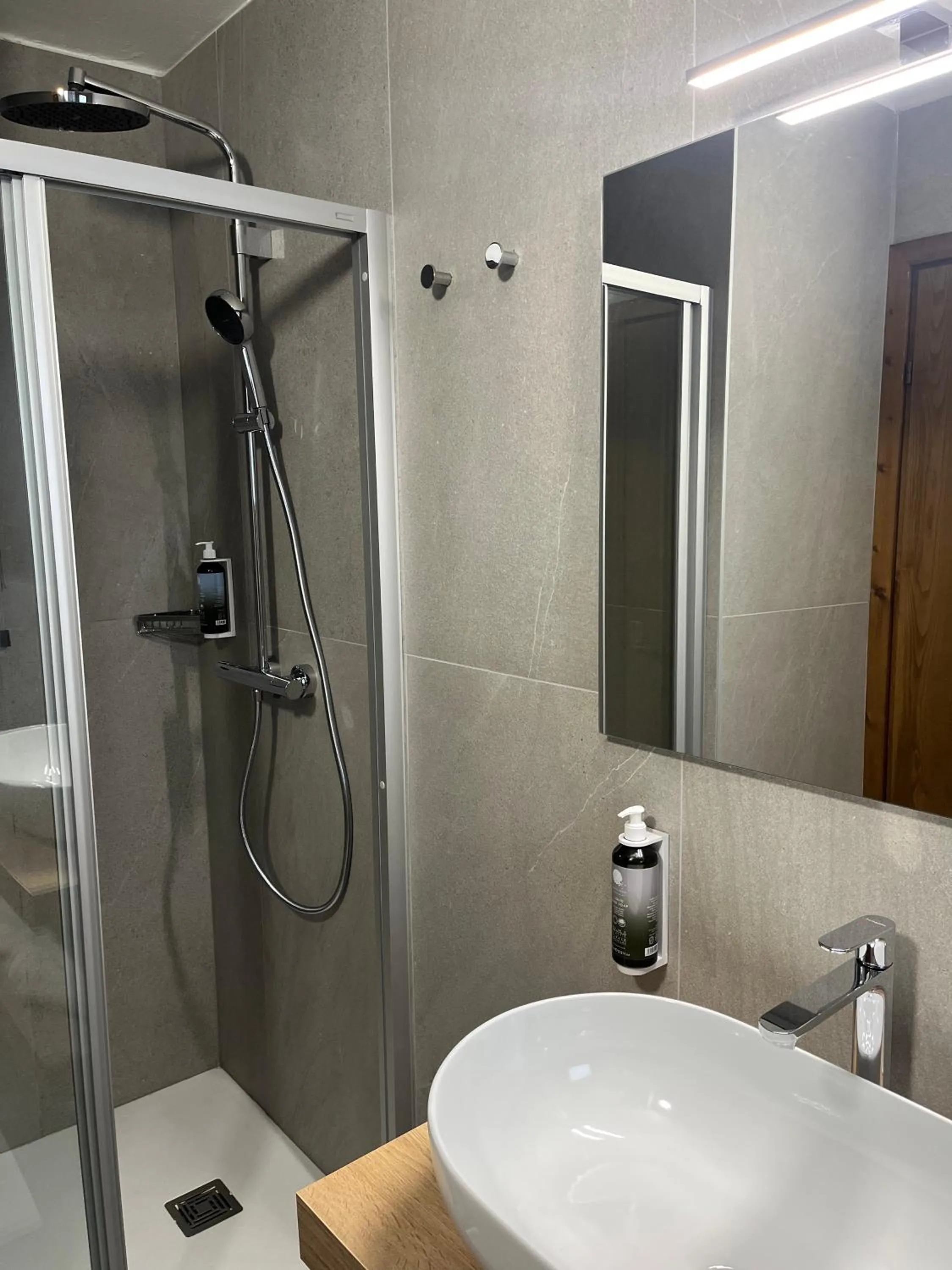 Shower in Hotel Alle Tre Baite