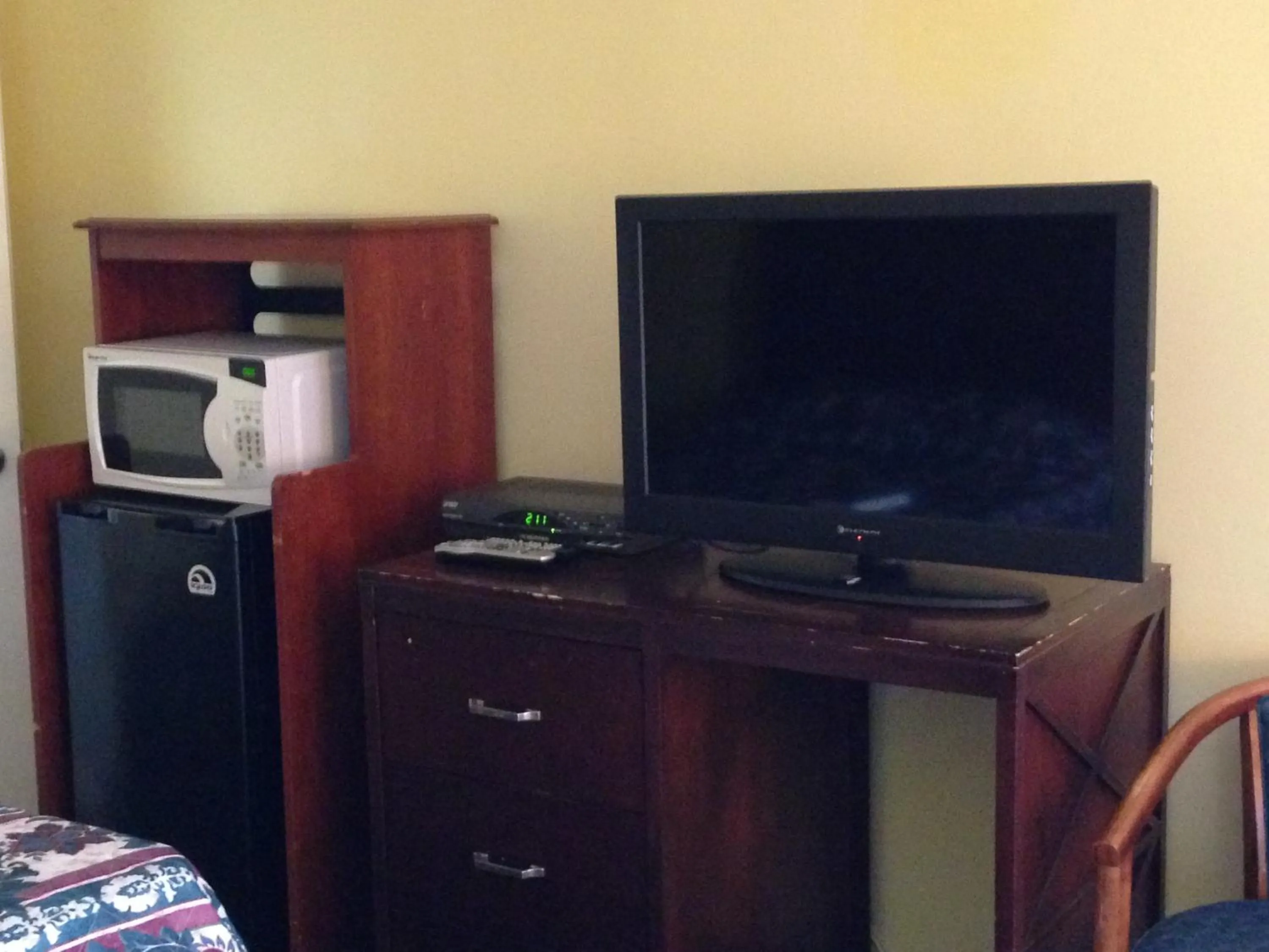 TV and multimedia in Flamingo Inn