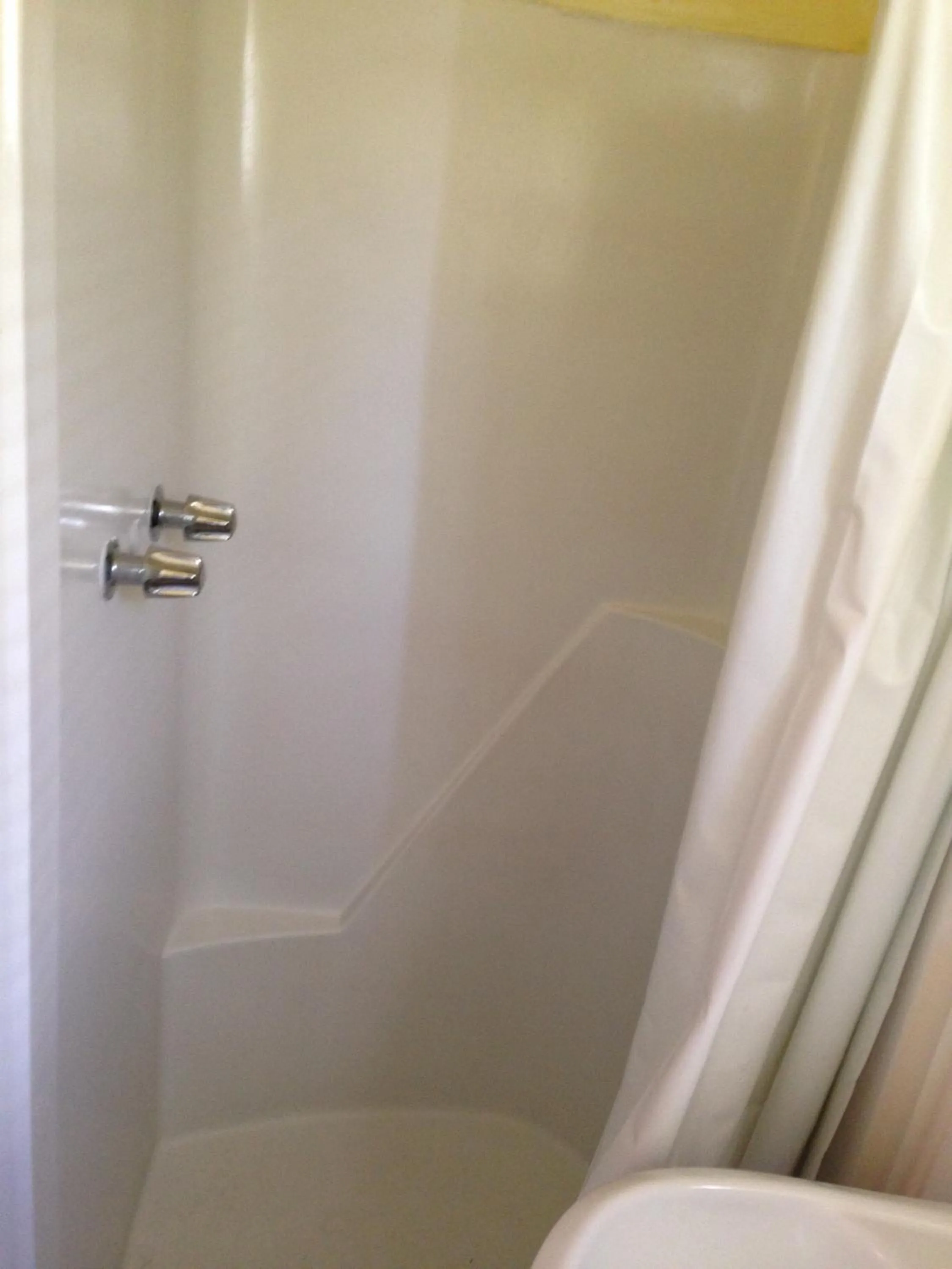 Shower in Flamingo Inn