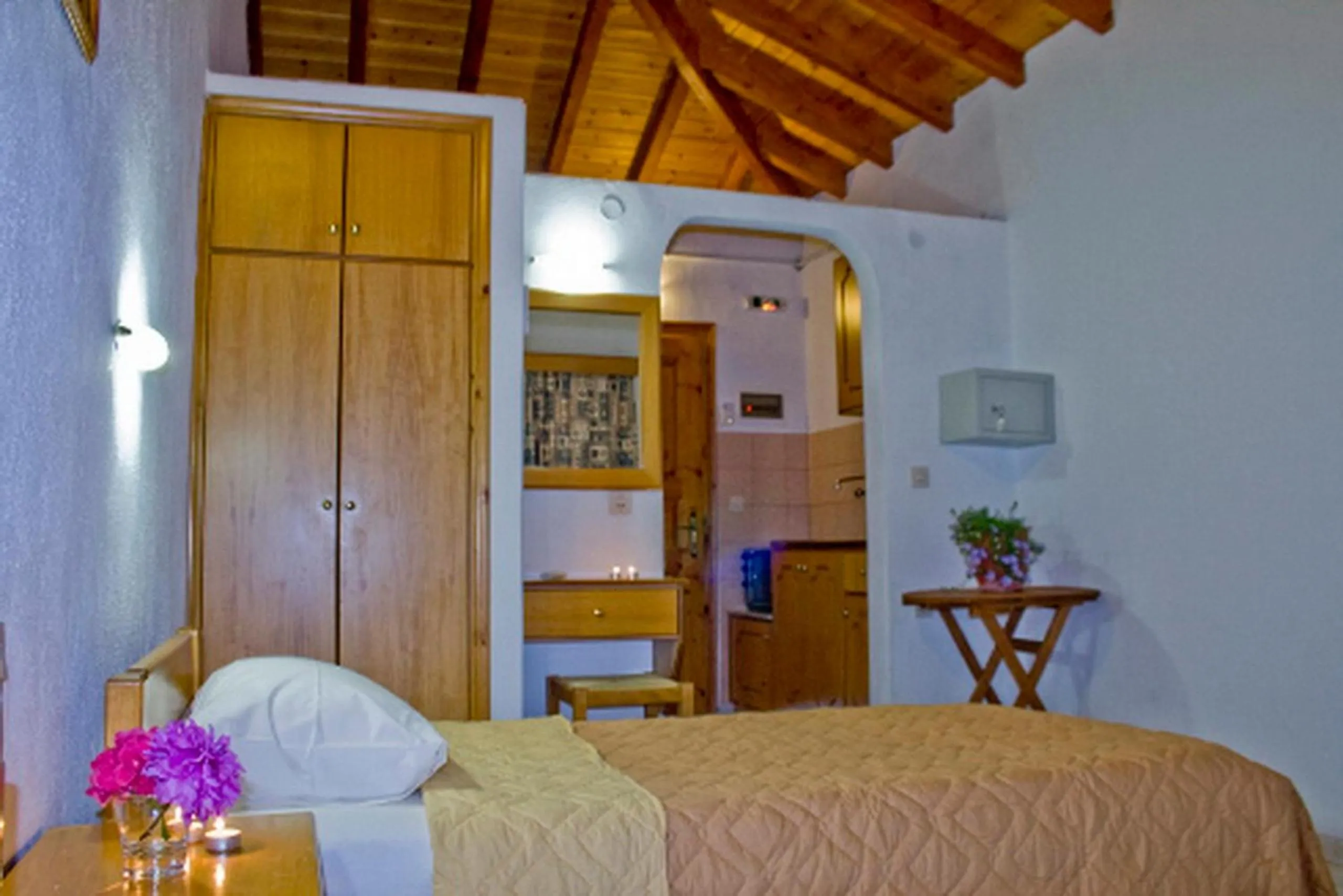 Bathroom, Bed in Villa Kavourakia
