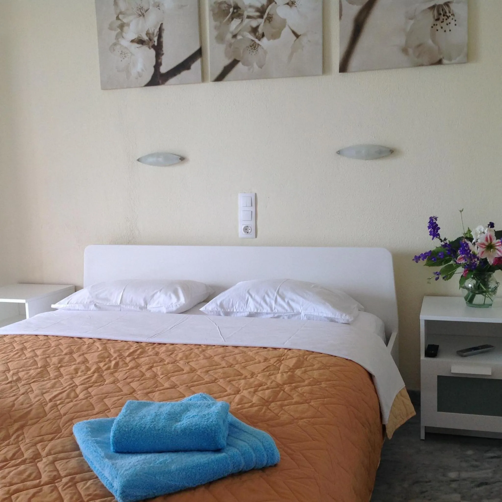 Bedroom, Bed in Villa Kavourakia