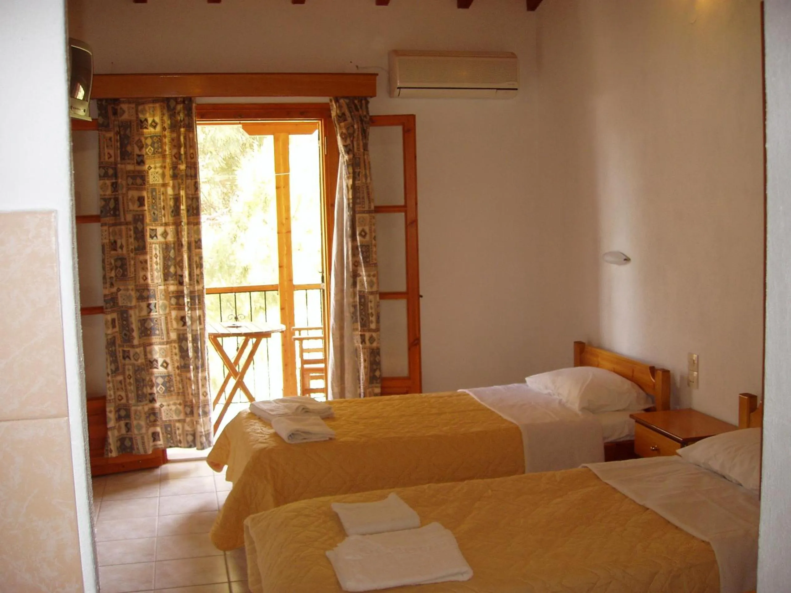 Summer, Bed in Villa Kavourakia