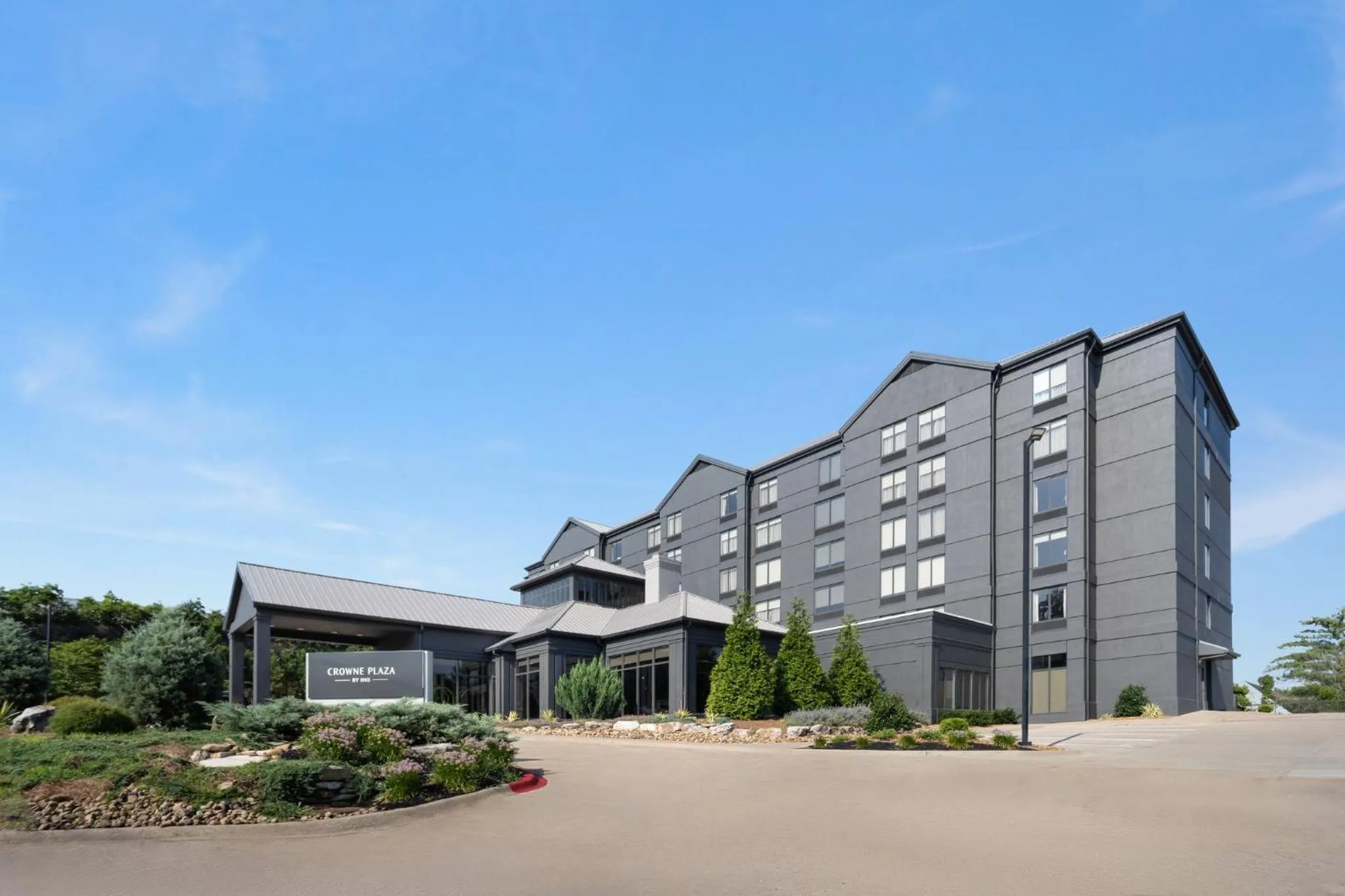 Property building in Crowne Plaza Nashville Airport by IHG
